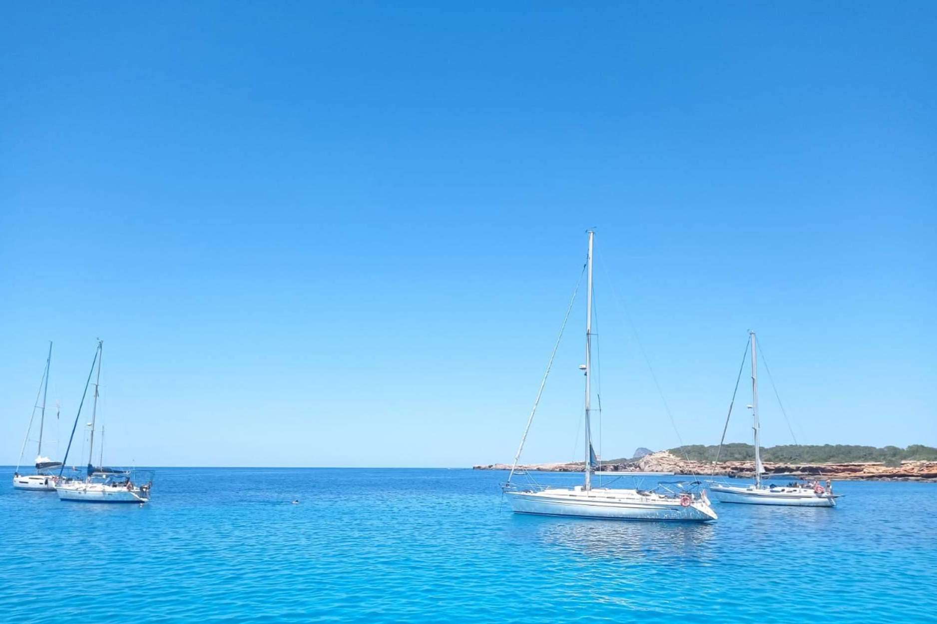 Navega y Comparte: ¿Alquiler de barco entero o alquiler por plazas?