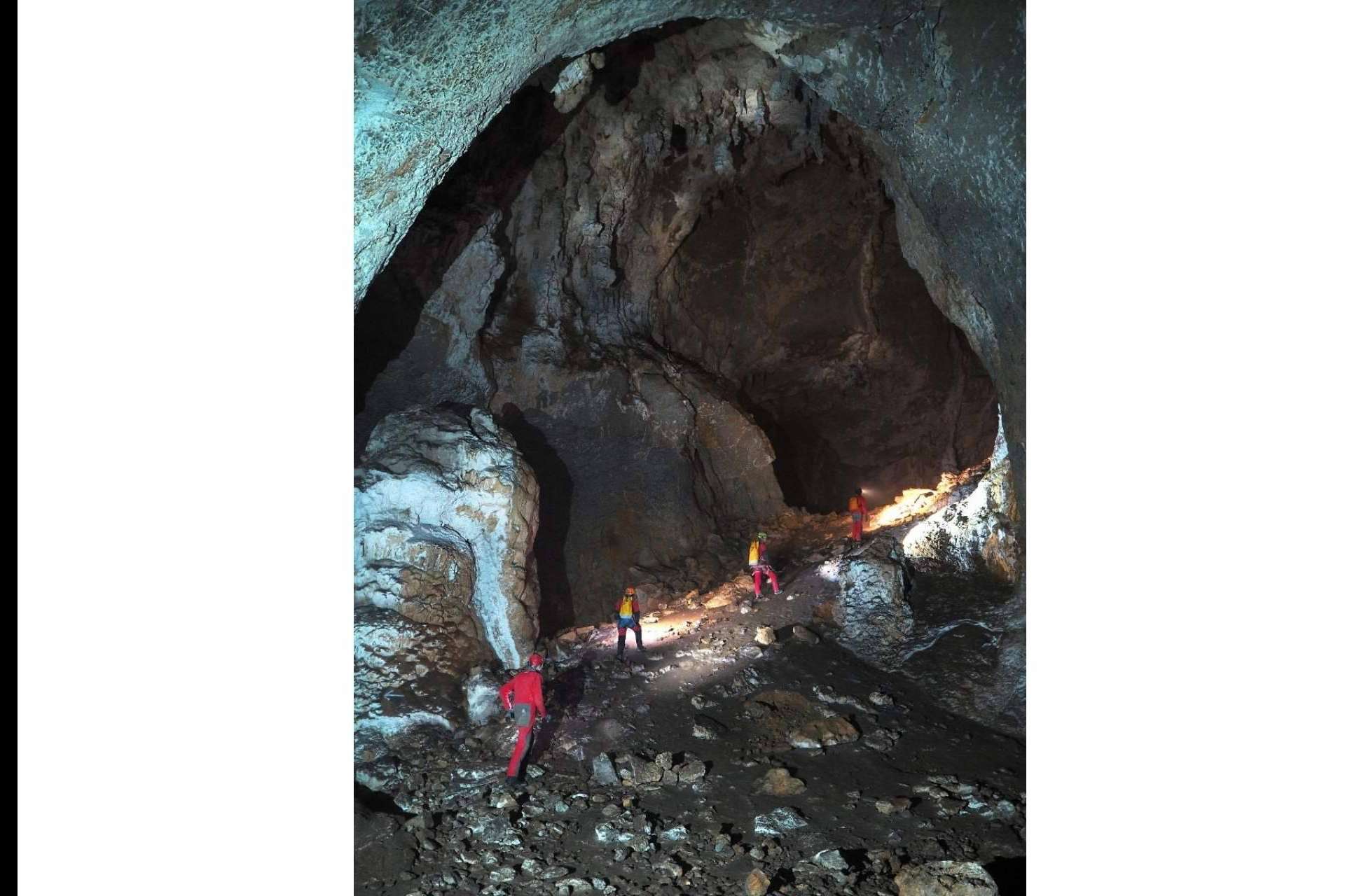 Vivir la esencia de la aventura de la mano de Vertical Challenge: la espeleología