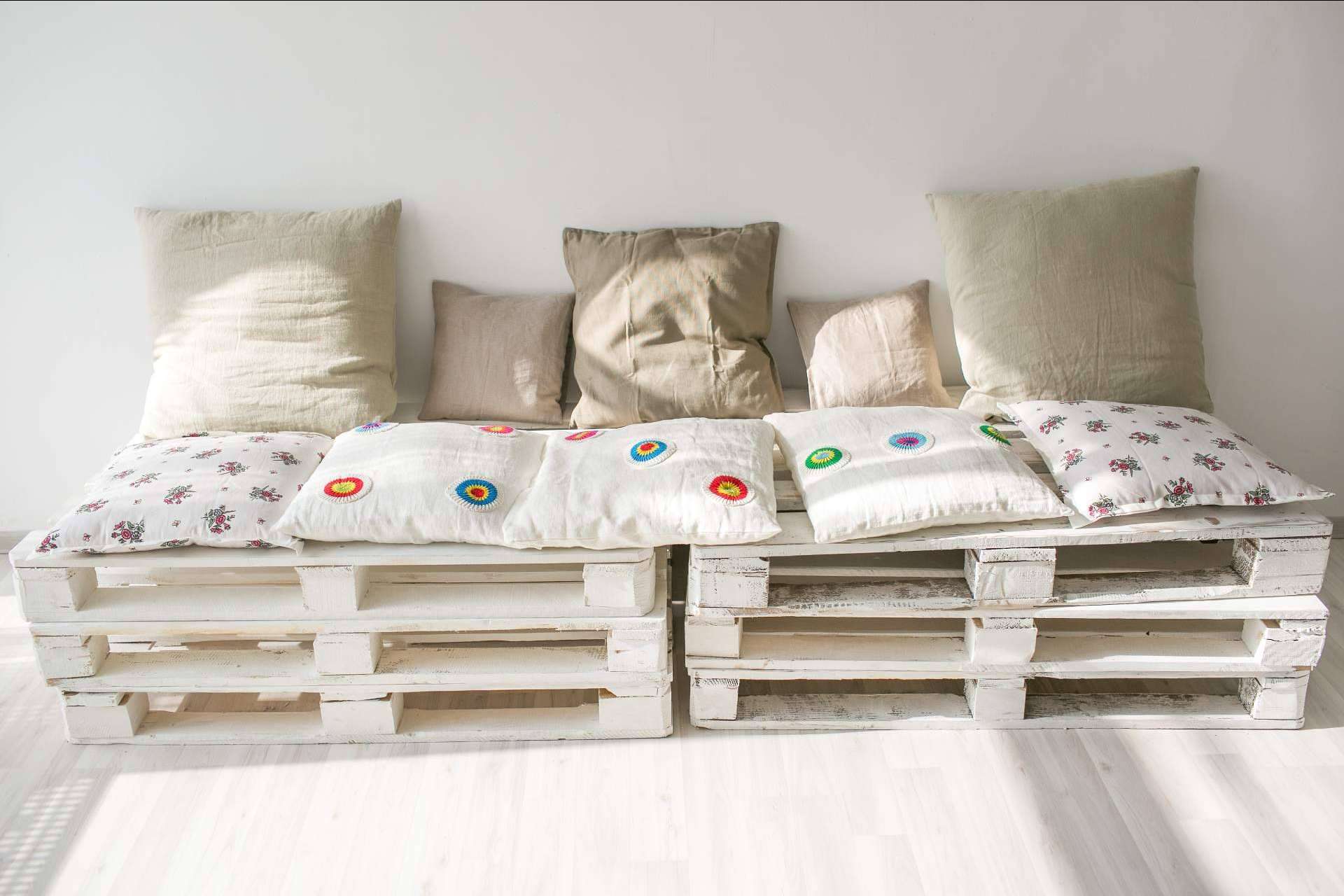 Los muebles ideales para cualquier espacio: los sillones con palés de Dydaya Home