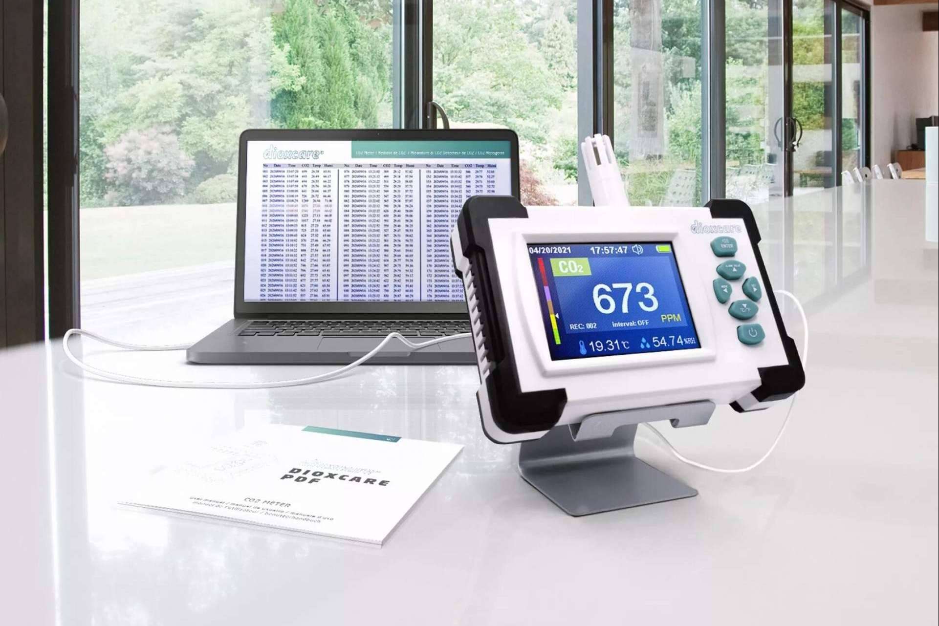 Medir la calidad del aire en tiempo real es posible gracias al Medidor/Detector de CO2 de la marca Dioxcare que ofrece Protect Soiart Distribución
