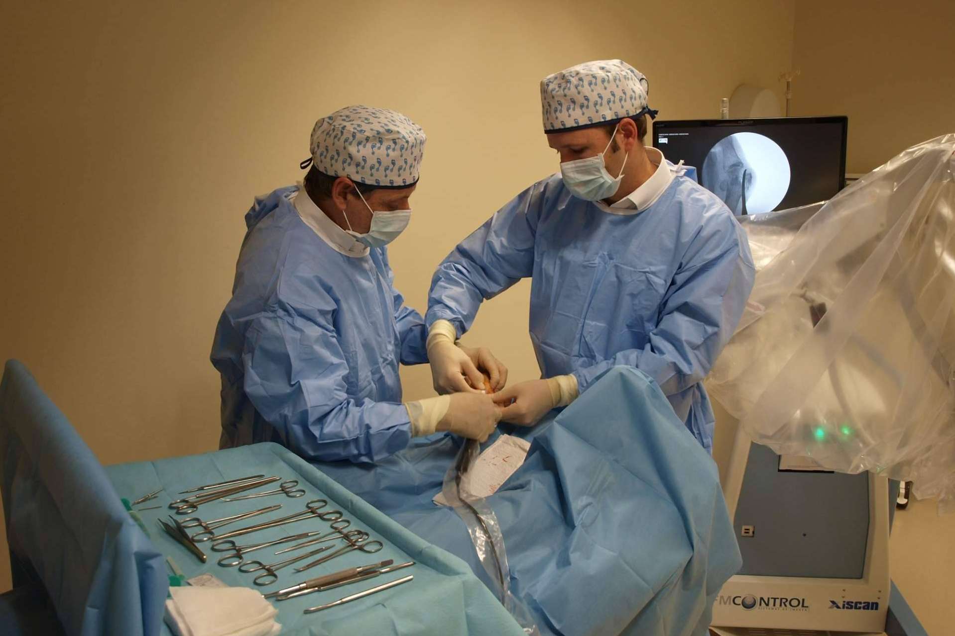 Cirugía de juanetes sin dolor gracias a la cirugía mínima invasiva de la Clínica San Román