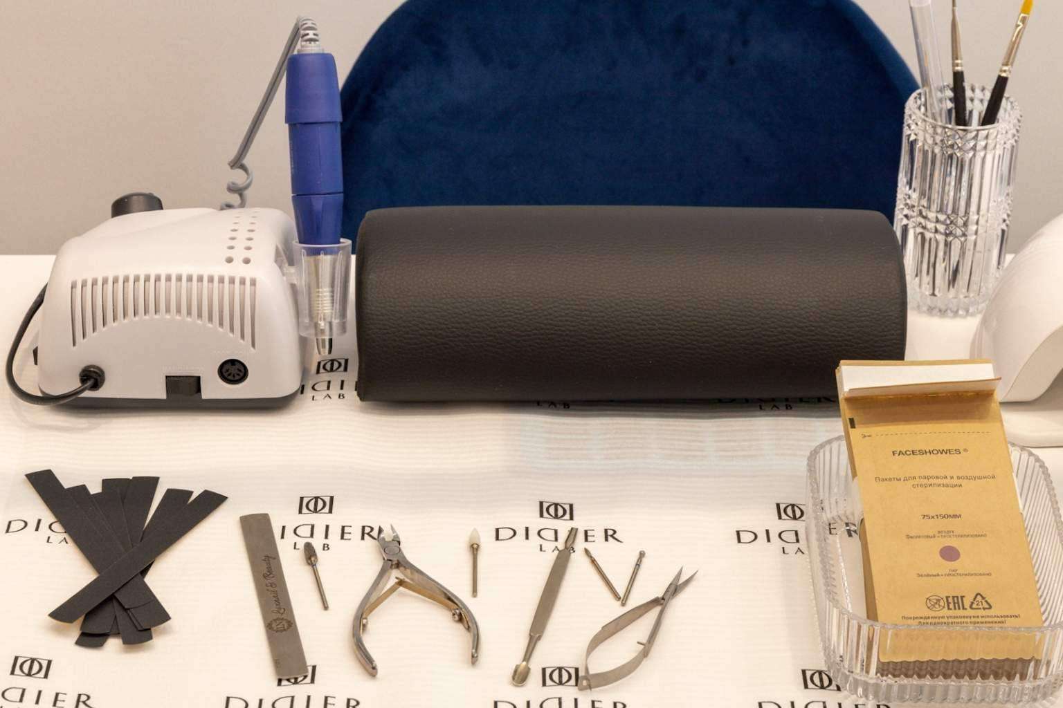 LuxNail&Beauty proporciona a sus clientes la correcta esterilización de los instrumentos de trabajo para hacer la manicura