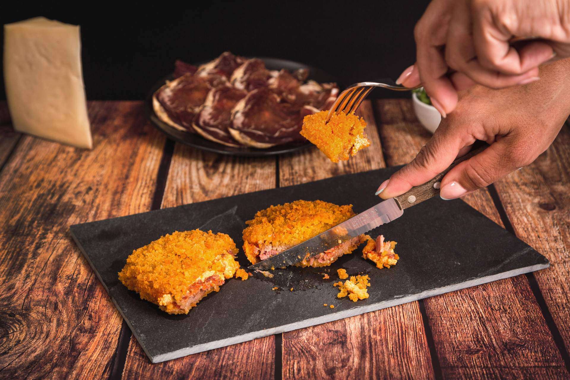 La jugosidad, uno de los factores clave que diferencia un cachopo original online de Kachopo King
