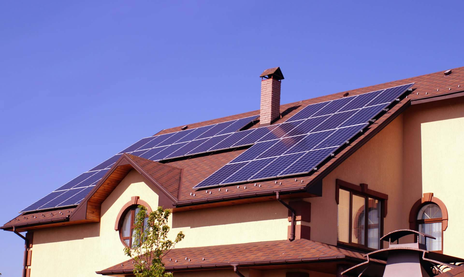 ¿Cuáles son los requisitos para instalar placas solares en casa?