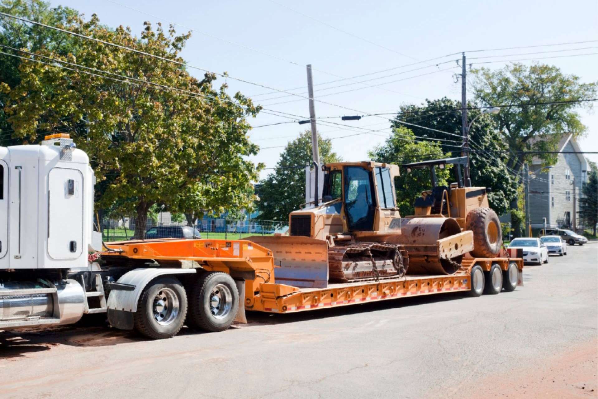 Empresa especialista en transporte de maquinaria pesada profesional con más de 30 años de experiencia, Transportamos Tu Coche