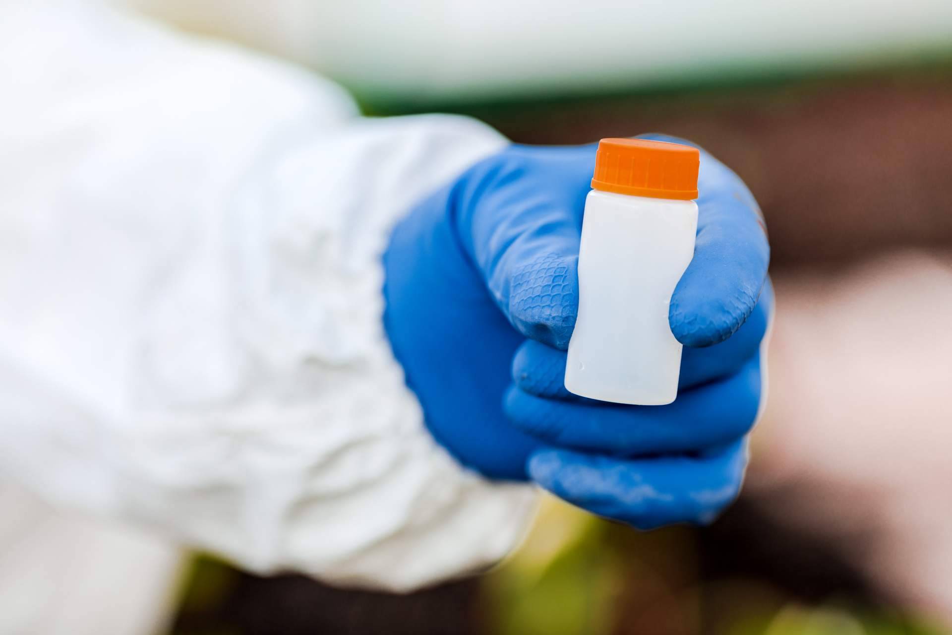 Almacenamiento de productos químicos, normativa e inspección con TÜV NORD