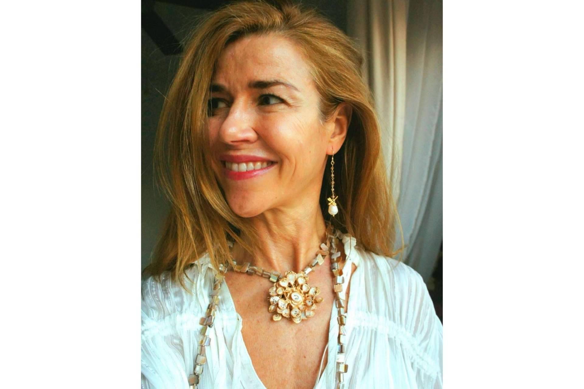 La creadora de joyas artesanales exclusivas y atemporales de la firma BY EME JOYAS, Maria Fraile