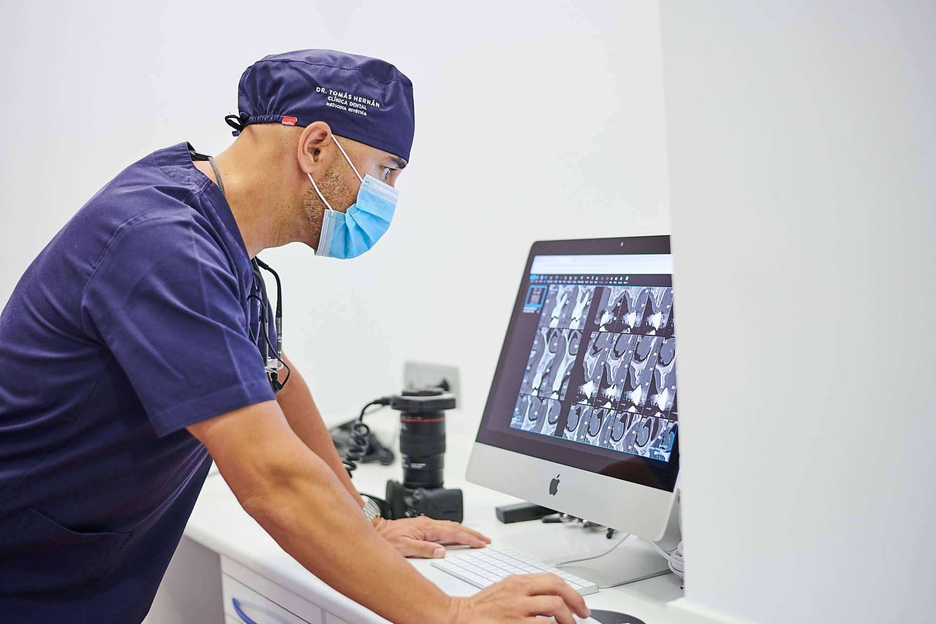 Una referencia en implantes dentales, Clínica Dental Dr. Tomás Hernán