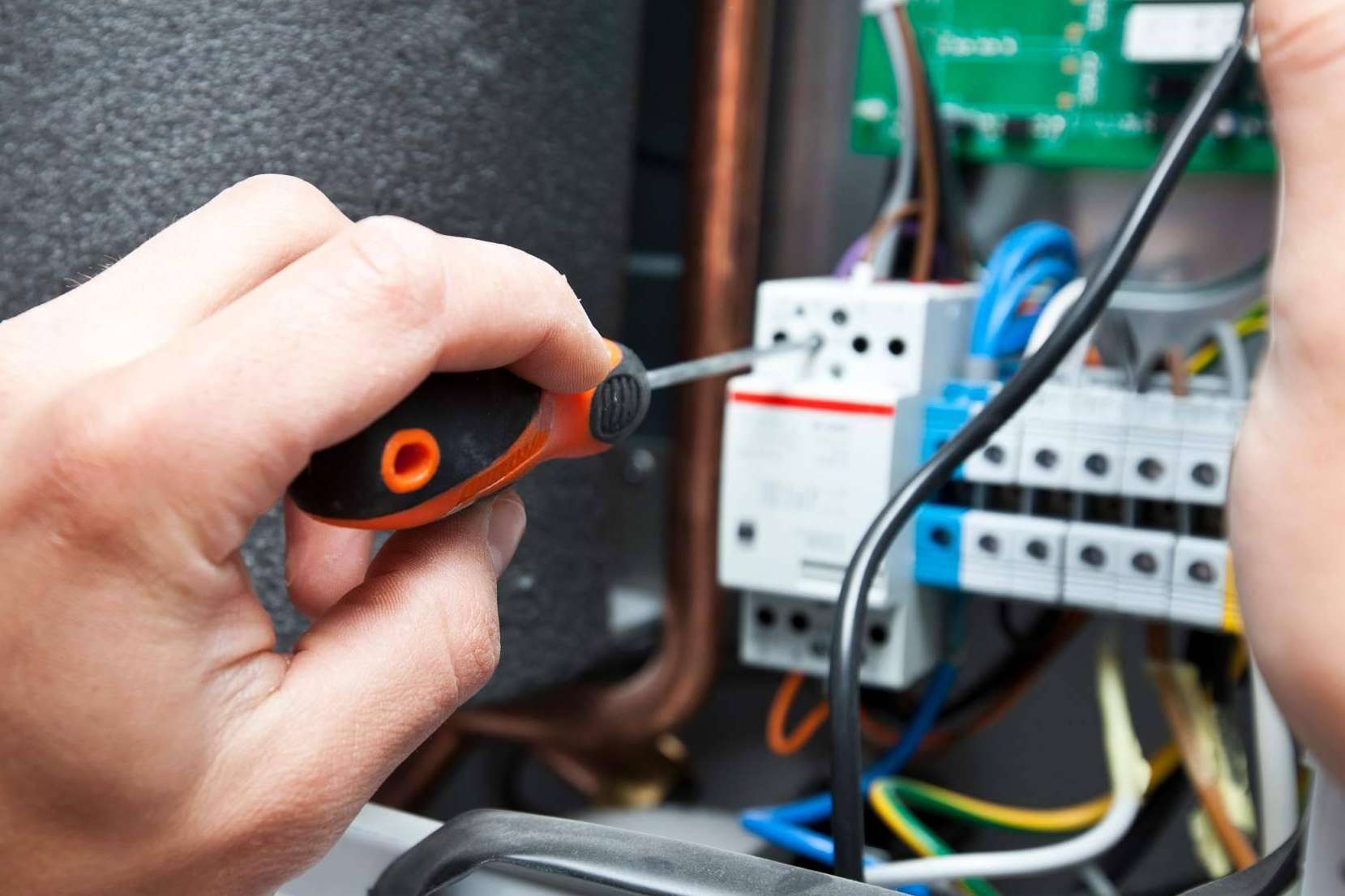 Los problemas actuales del suministro del material eléctrico