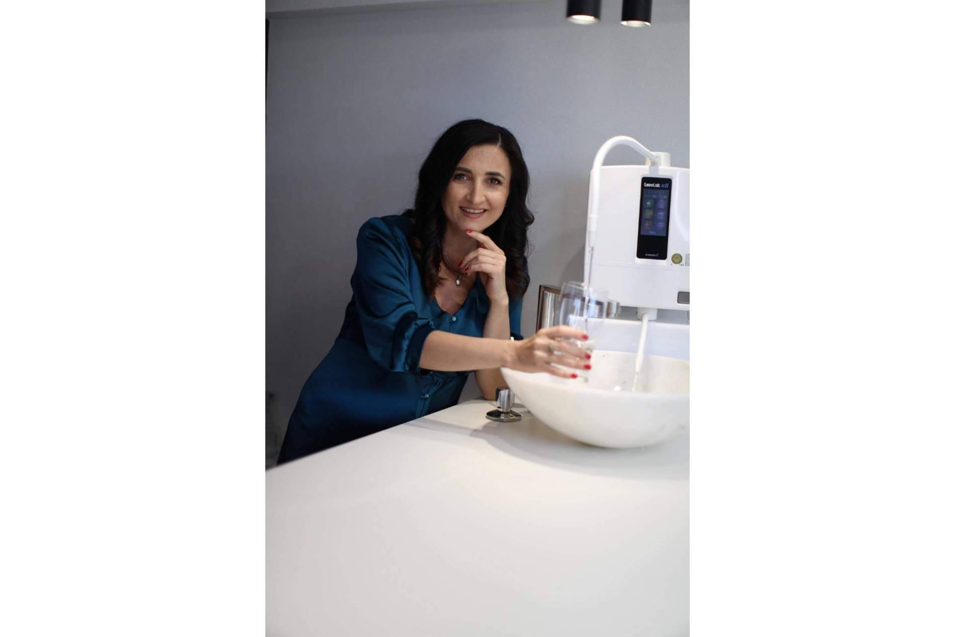 Obtener Agua Antioxidante, Alcalina y rica en Hidrógeno fresco con Enagic®, una de las tecnologías del Agua Kangen más avanzadas del mundo