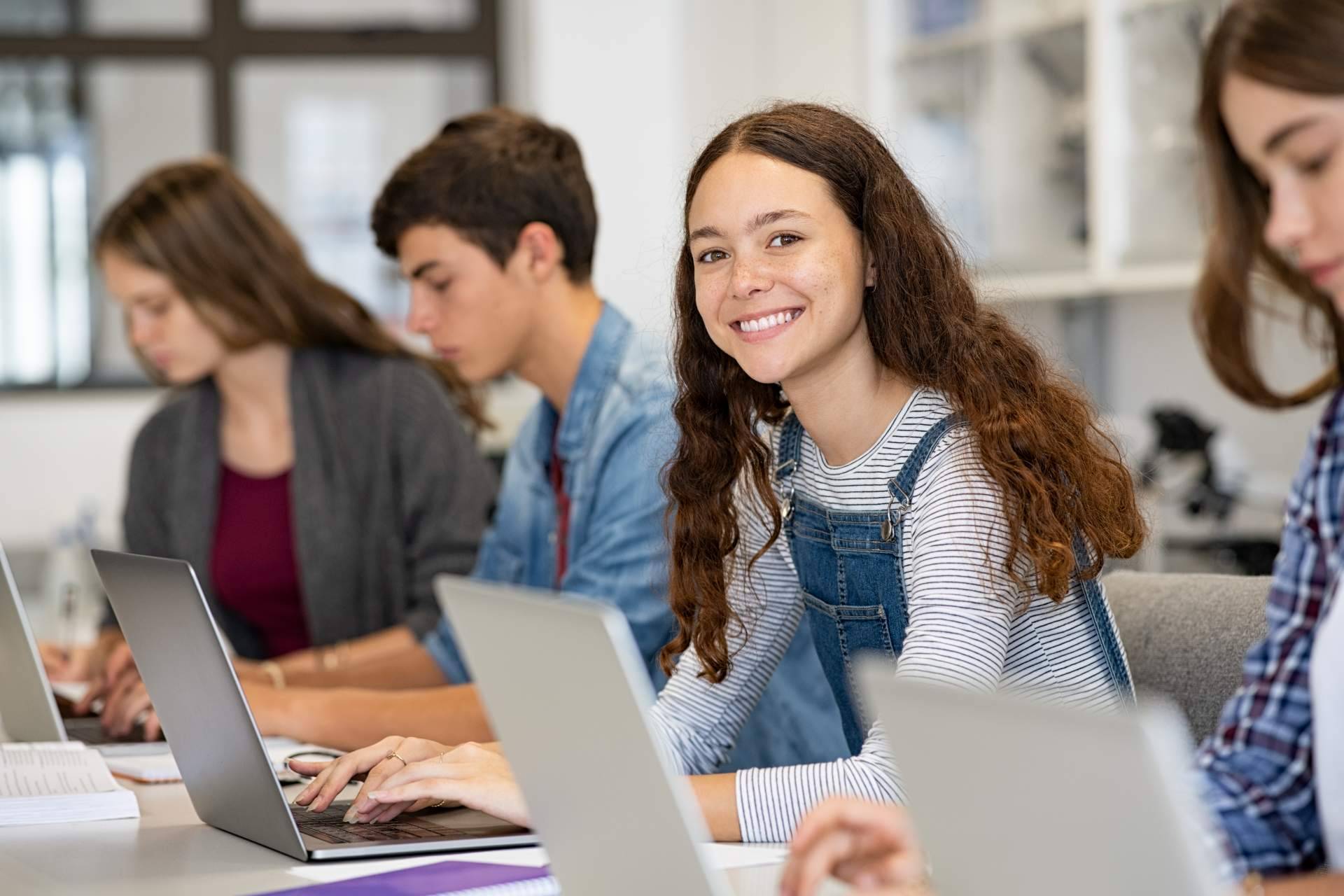 Ayuda Universitaria permite realizar una tesis cuantitativa y cualitativa