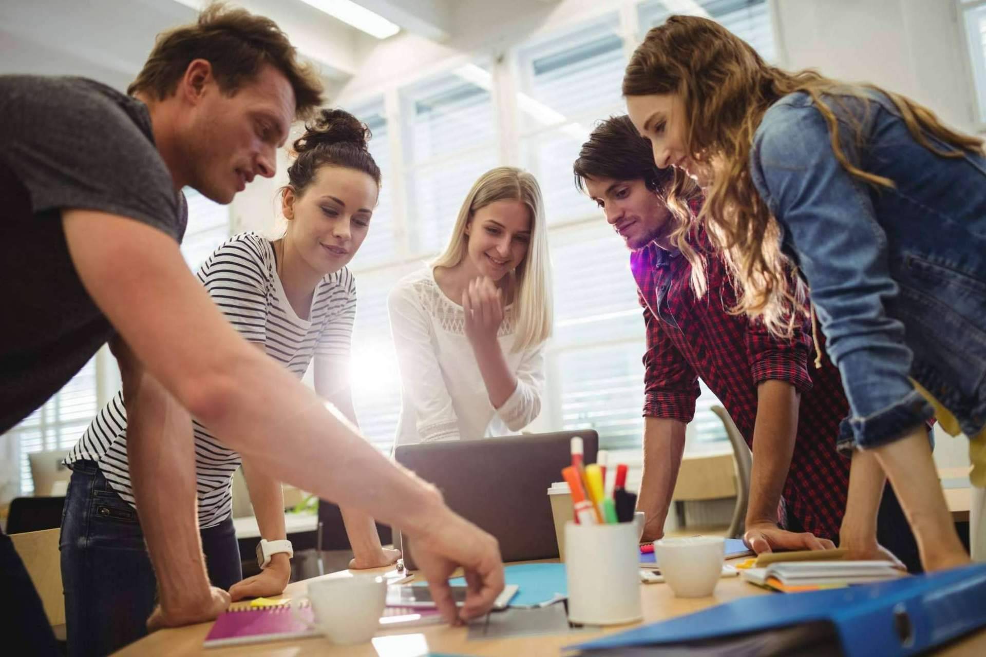 tugesto y los beneficios de un software de RRHH para las empresas