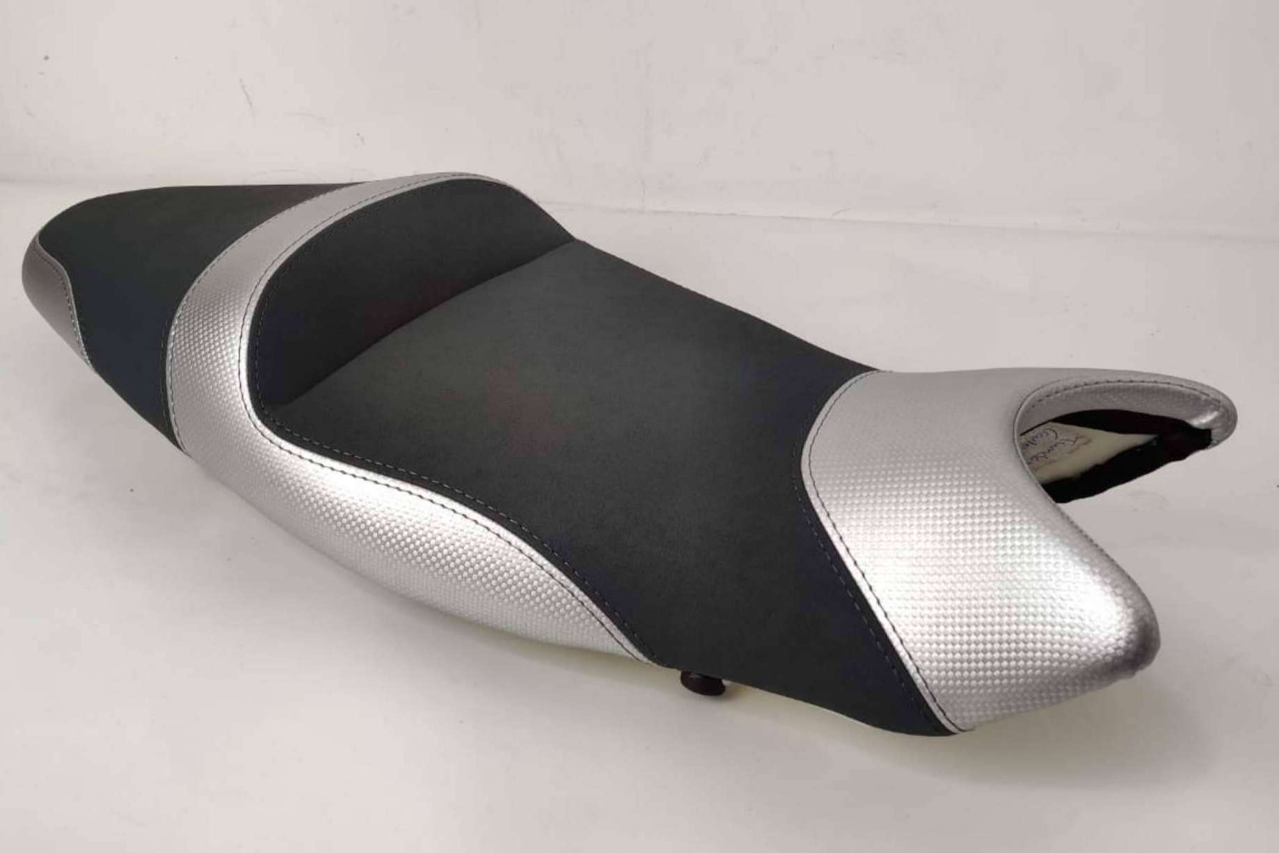 El servicio de tapizado en asiento de moto con JM-FUNDAS