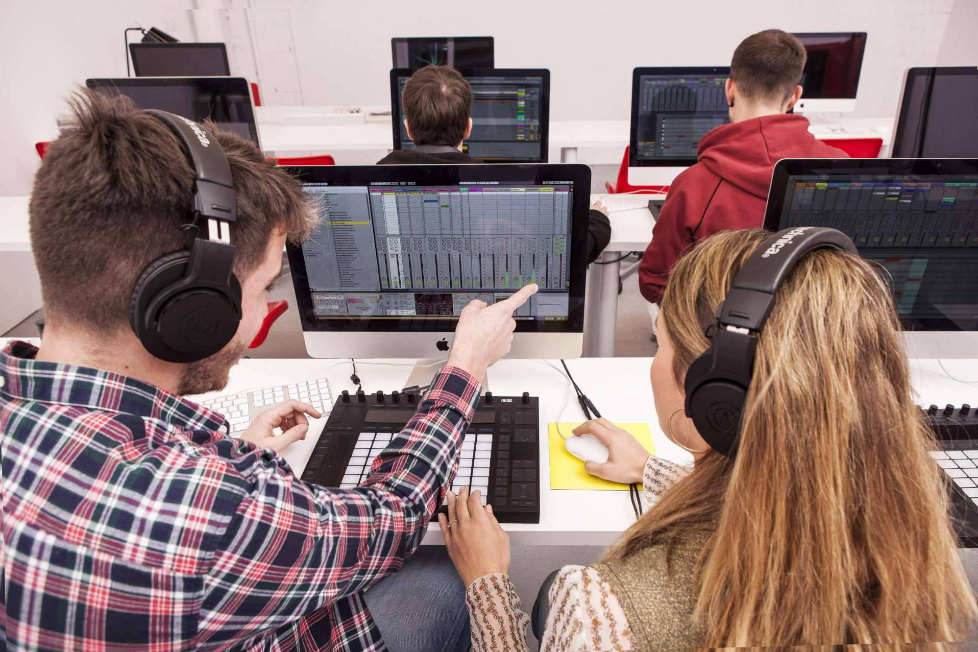 Formarse en un curso de producción musical electrónica a través de Eumes