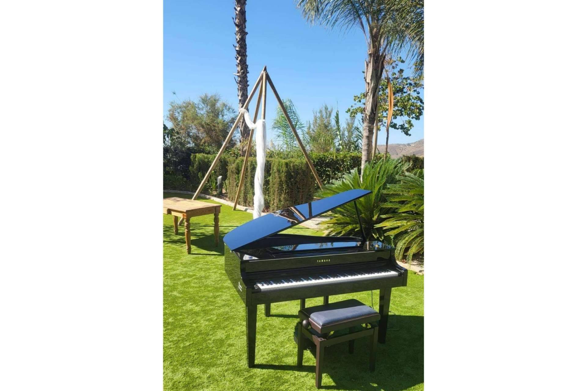 Alquiler de piano con o sin pianistas para eventos de empresa, con Piano Para Eventos