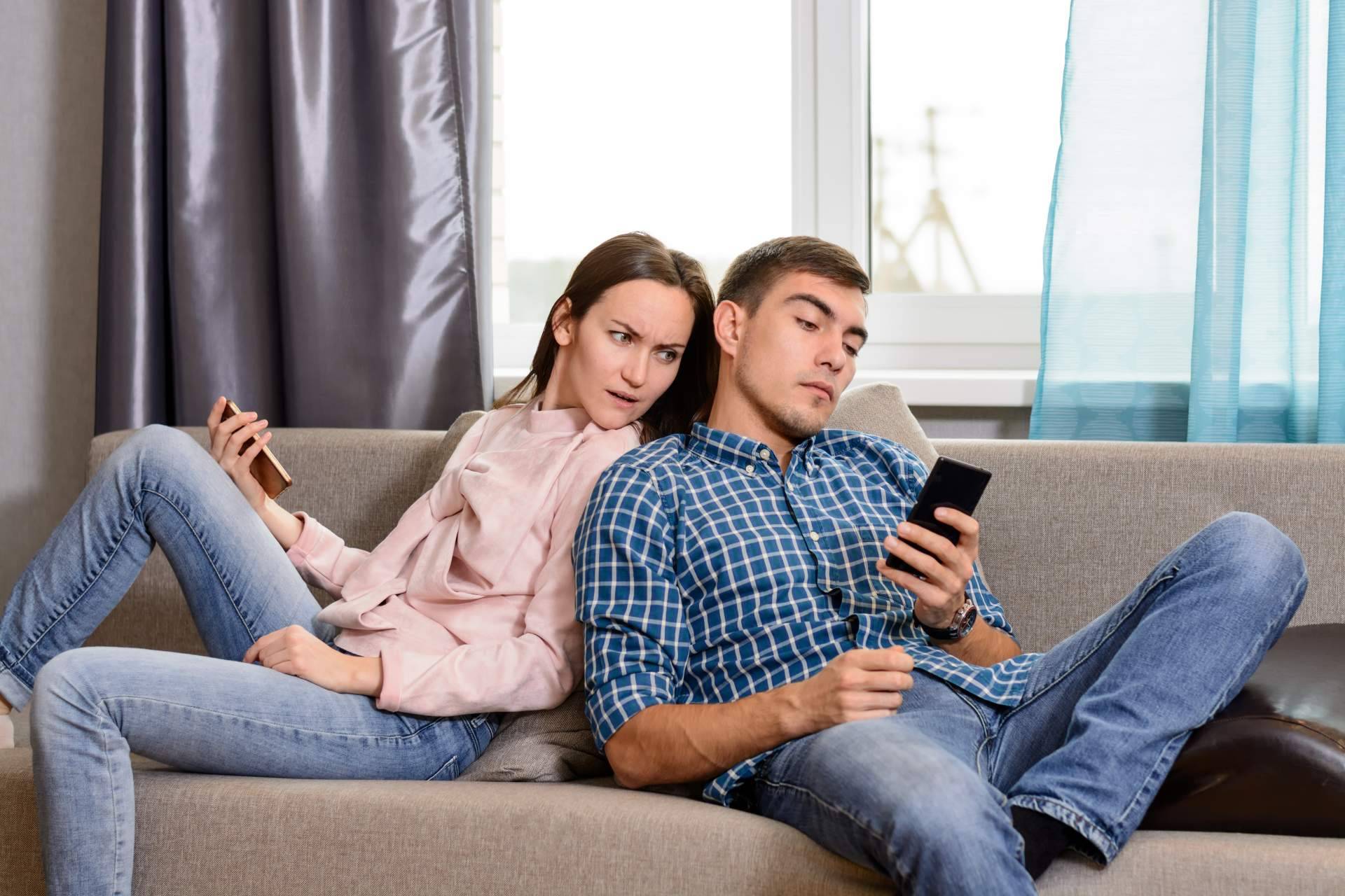 Spyphone presenta una aplicación móvil para averiguar con quién habla la pareja por WhatsApp