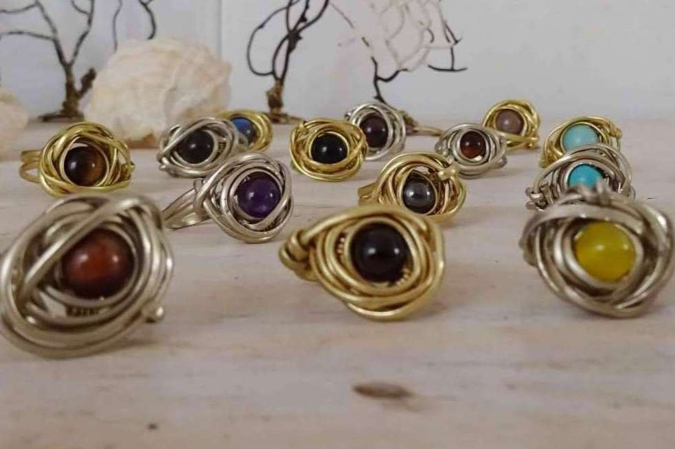 Encontrar un regalo ideal para Navidades o el día de reyes en una joyería artesanal ecológica