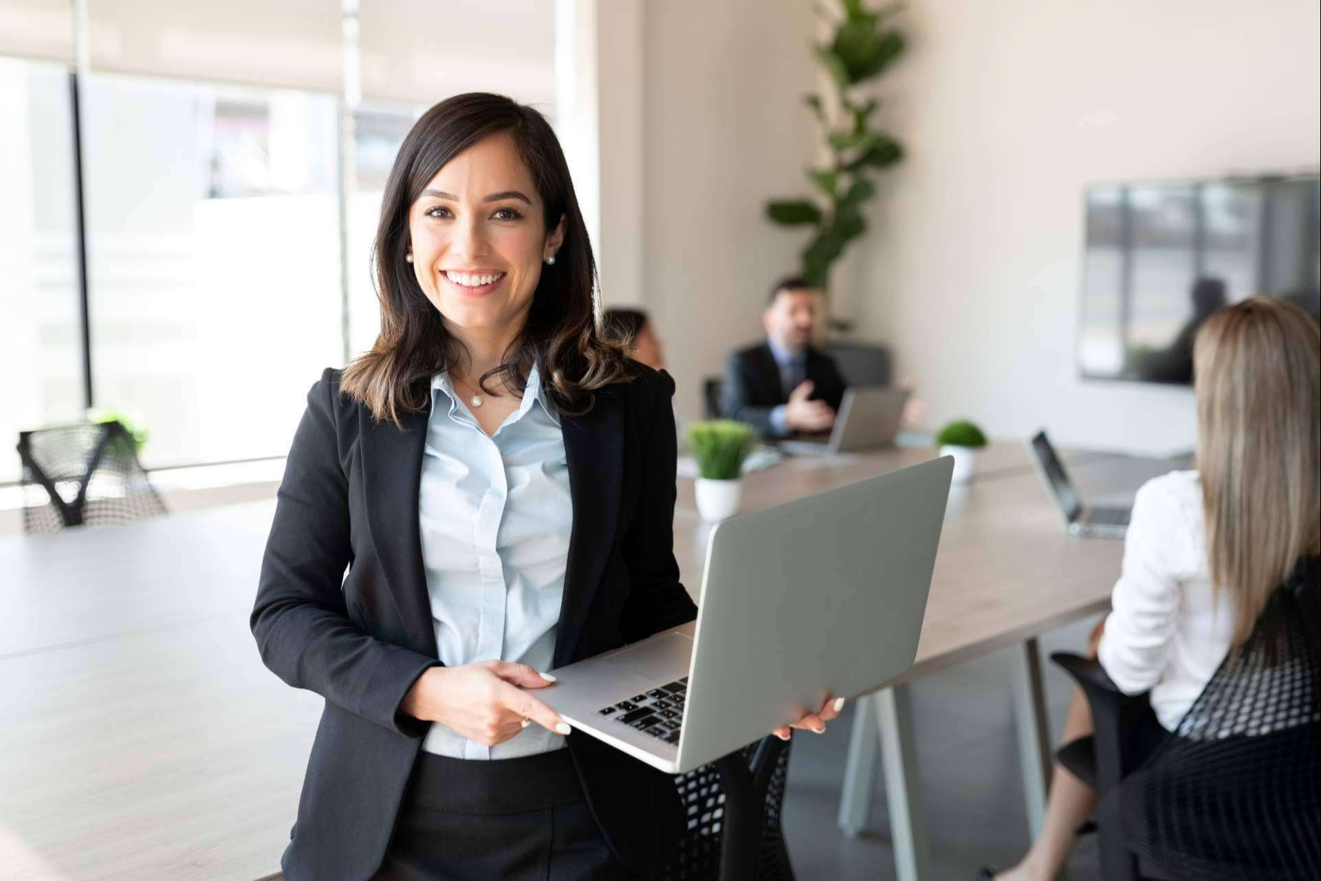 Ventajas y diferencias entre la gestoría online y la gestoría presencial, por Doiser