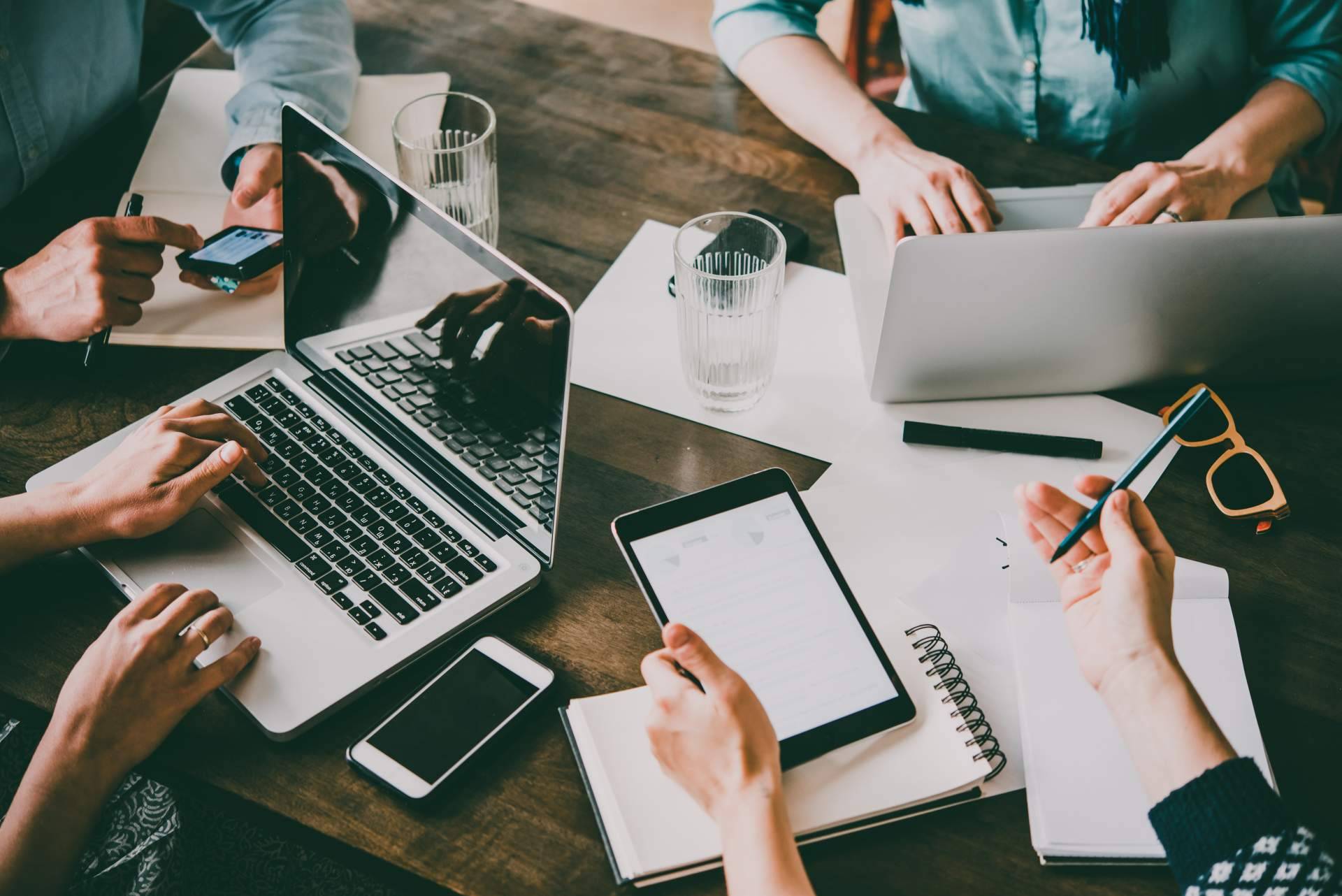 Liberar el potencial de un negocio con AXGA CRM, el software de automatización definitivo para las relaciones con los clientes