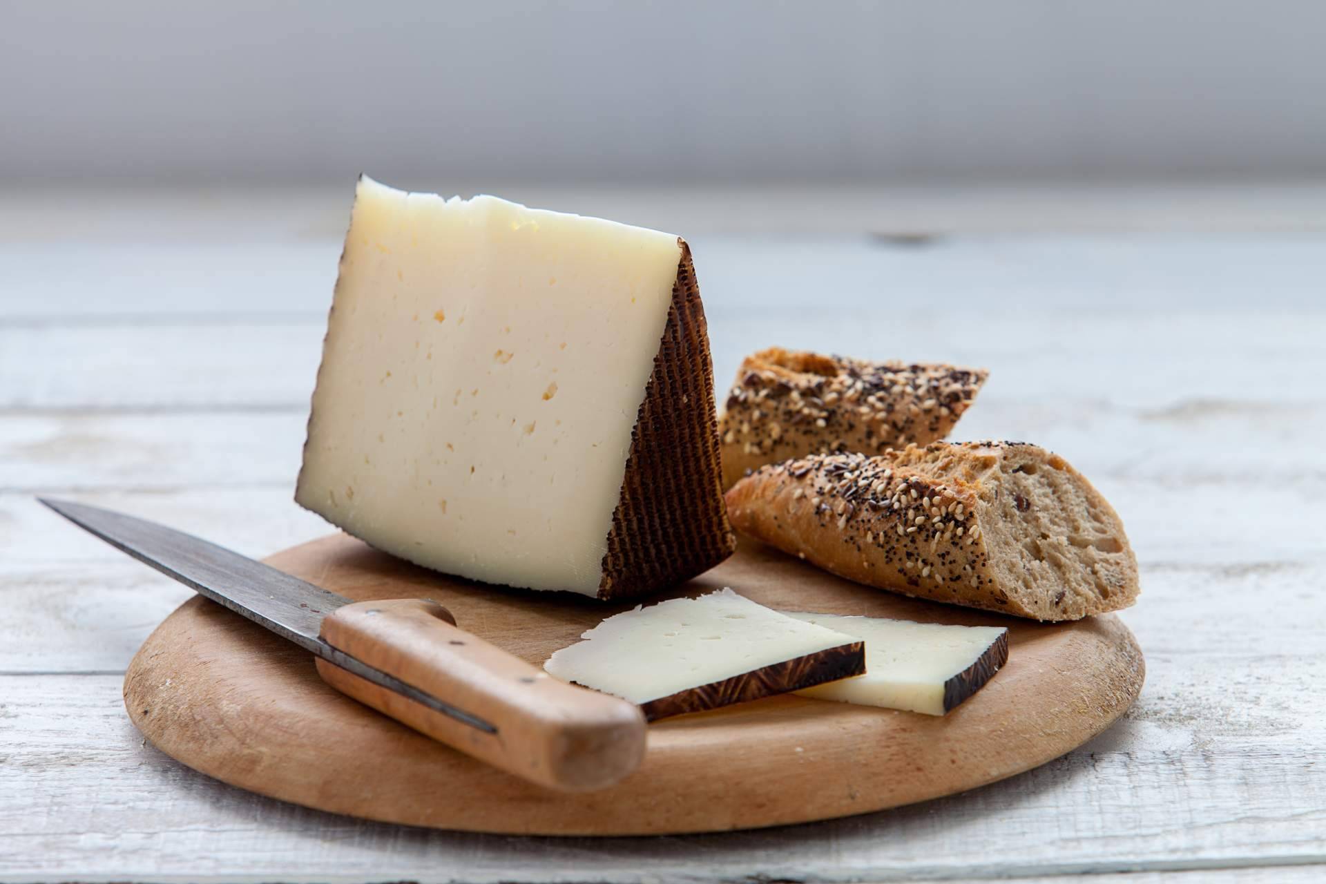 Sabores de Tallante, una quesería artesana española premiada por su producción de quesos de cabra artesanos