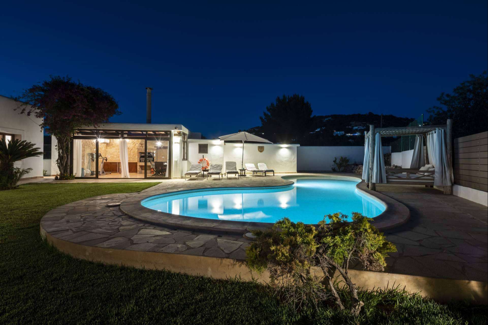 Alquiler en Ibiza de Ca Na Marta, una casa vacacional con piscina