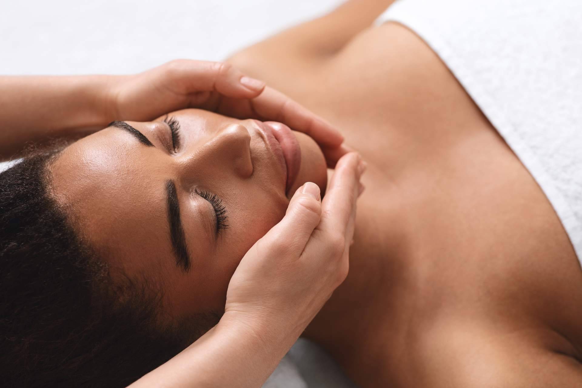 Los beneficios del kobido de Novi Terapias, un masaje facial japonés