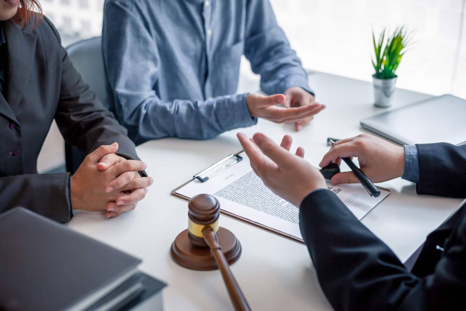 El despacho Juanola Abogados se posiciona como un referente contra las tarjetas revolving