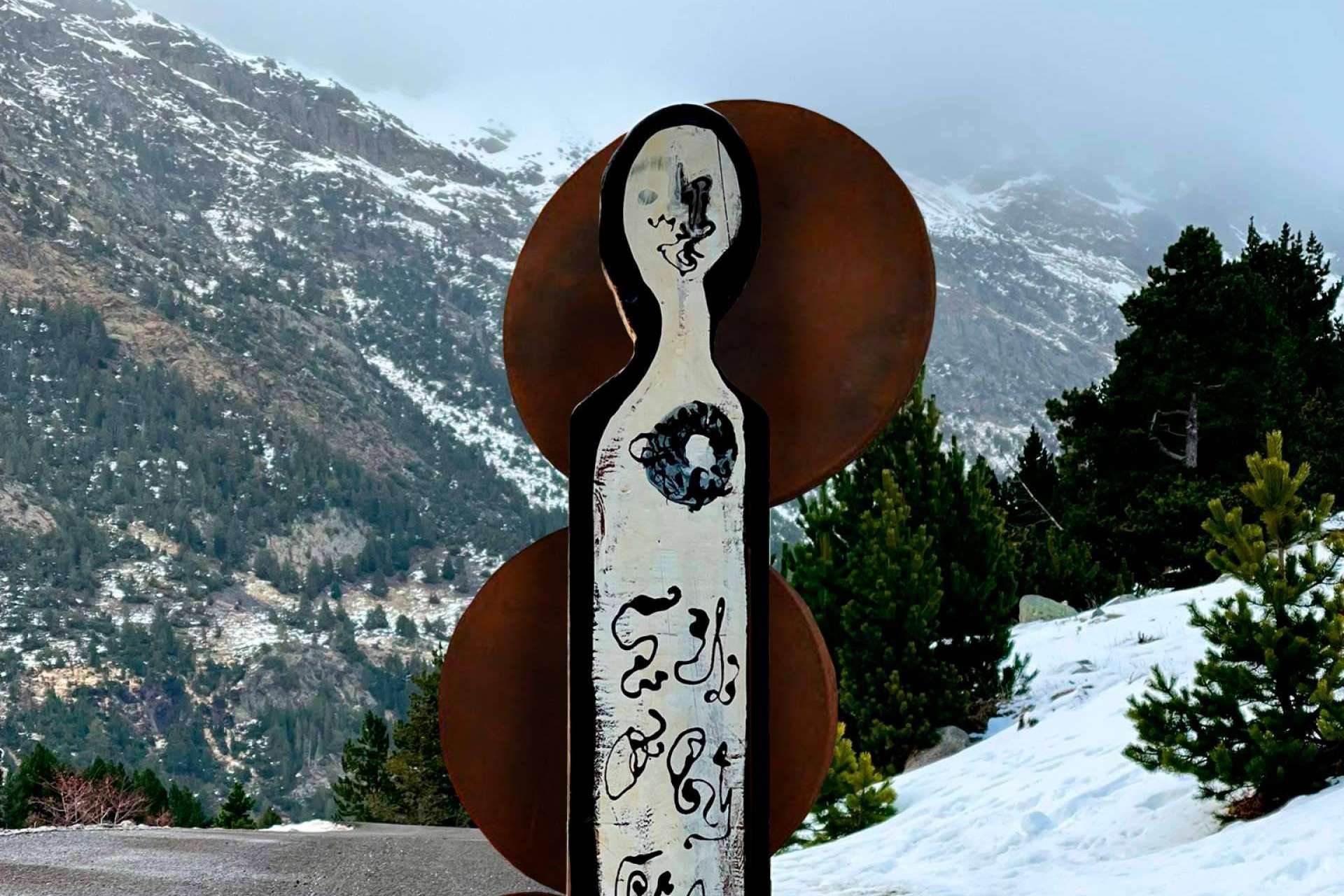 ¿Qué hay detrás de la escultura totémica de Pilar Almagro?