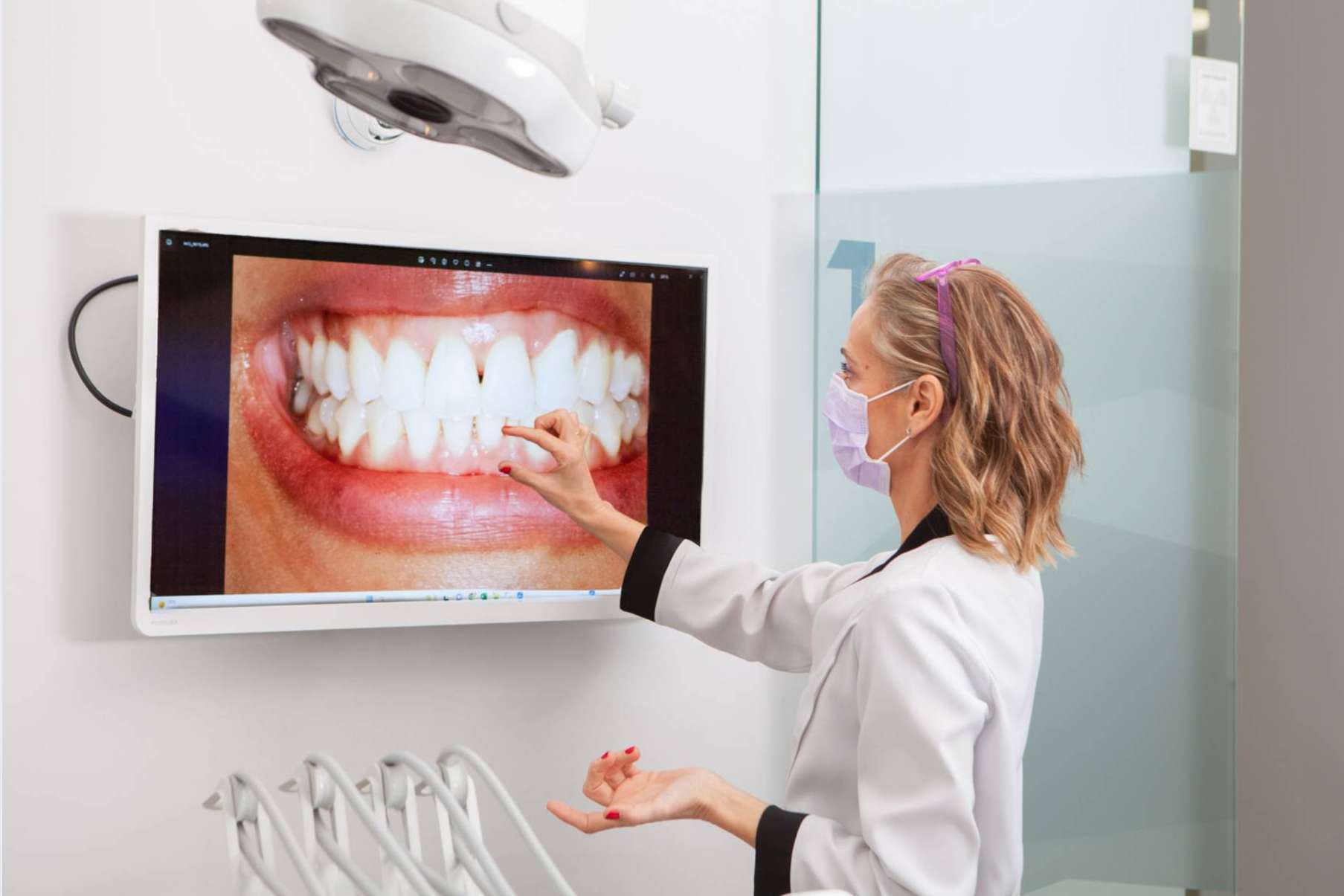 Más de 2.000 pacientes tratados con éxito con la técnica Invisalign en la clínica dental CRISTINA VIYUELA + CO