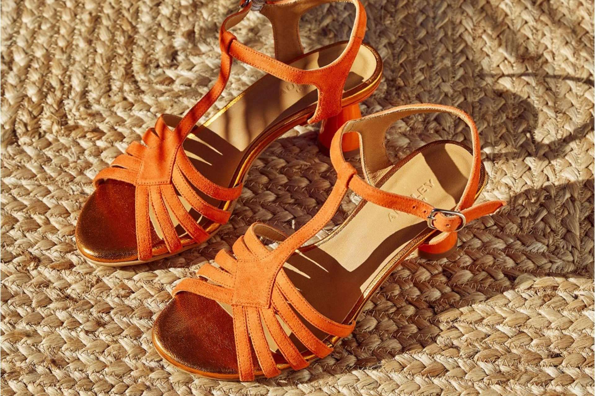 Vivir un verano lleno de estilo y comodidad con sandalias planas