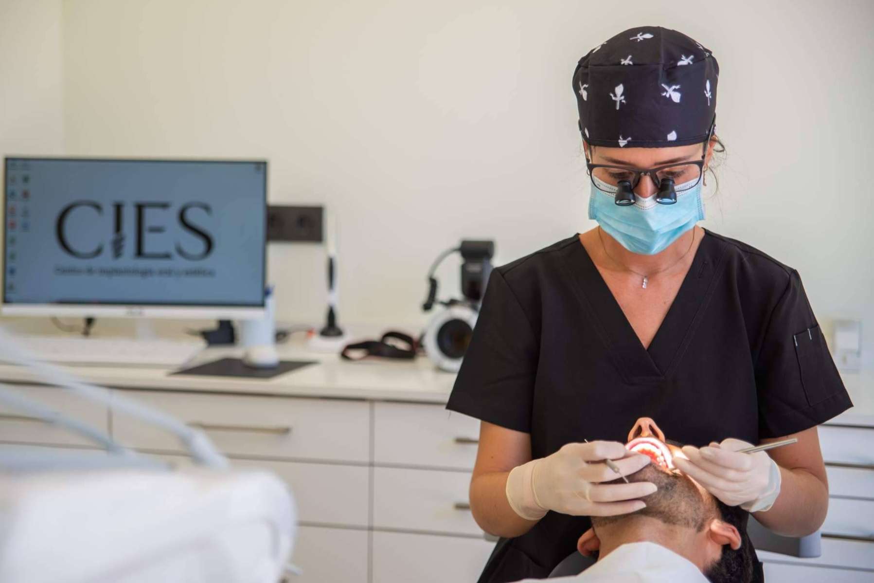 La importancia de elegir implantes dentales de calidad