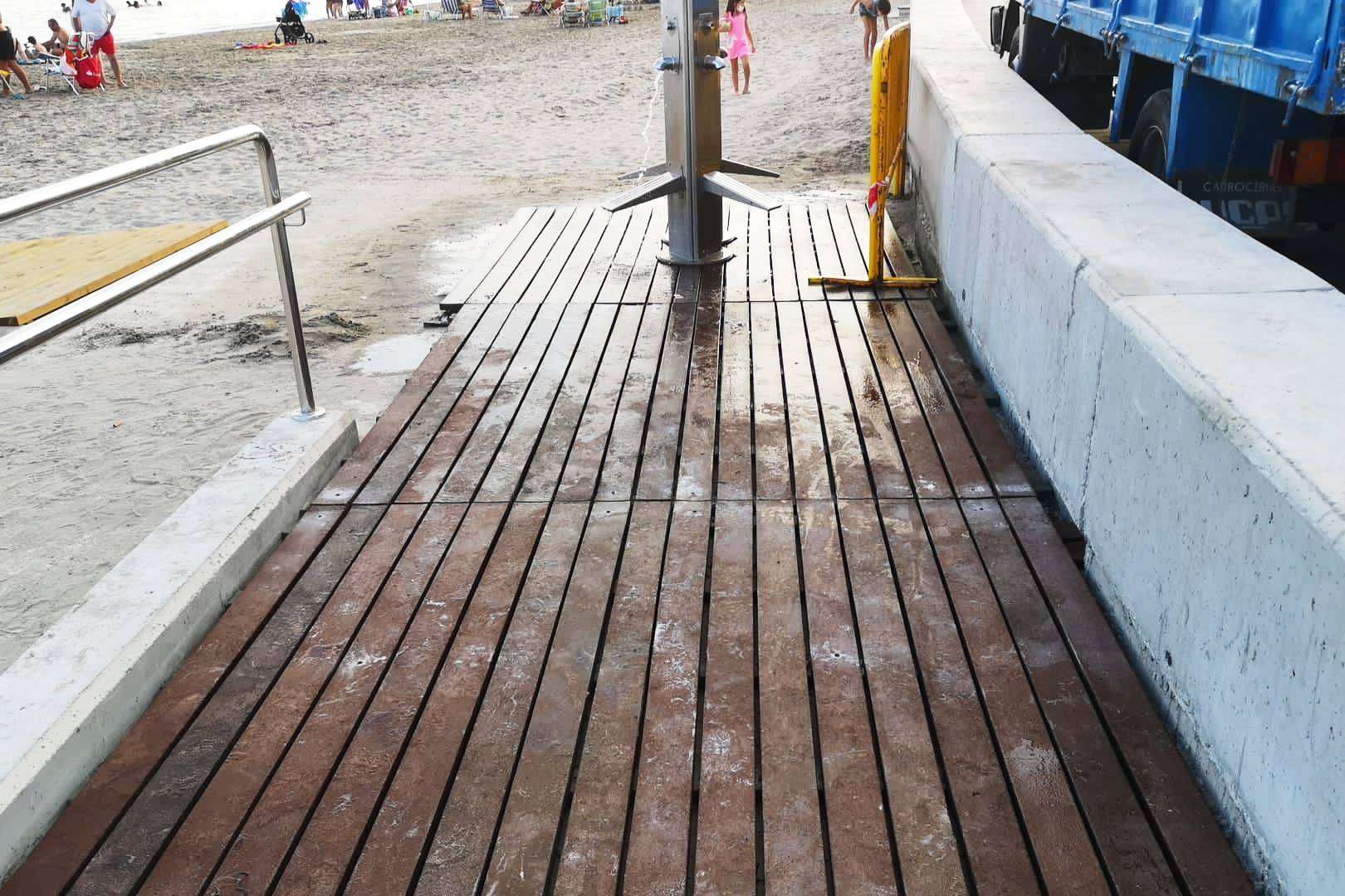 Pasarelas de playa de plástico reciclado; la propuesta innovadora de Abadecom en Masalfasar, Valencia