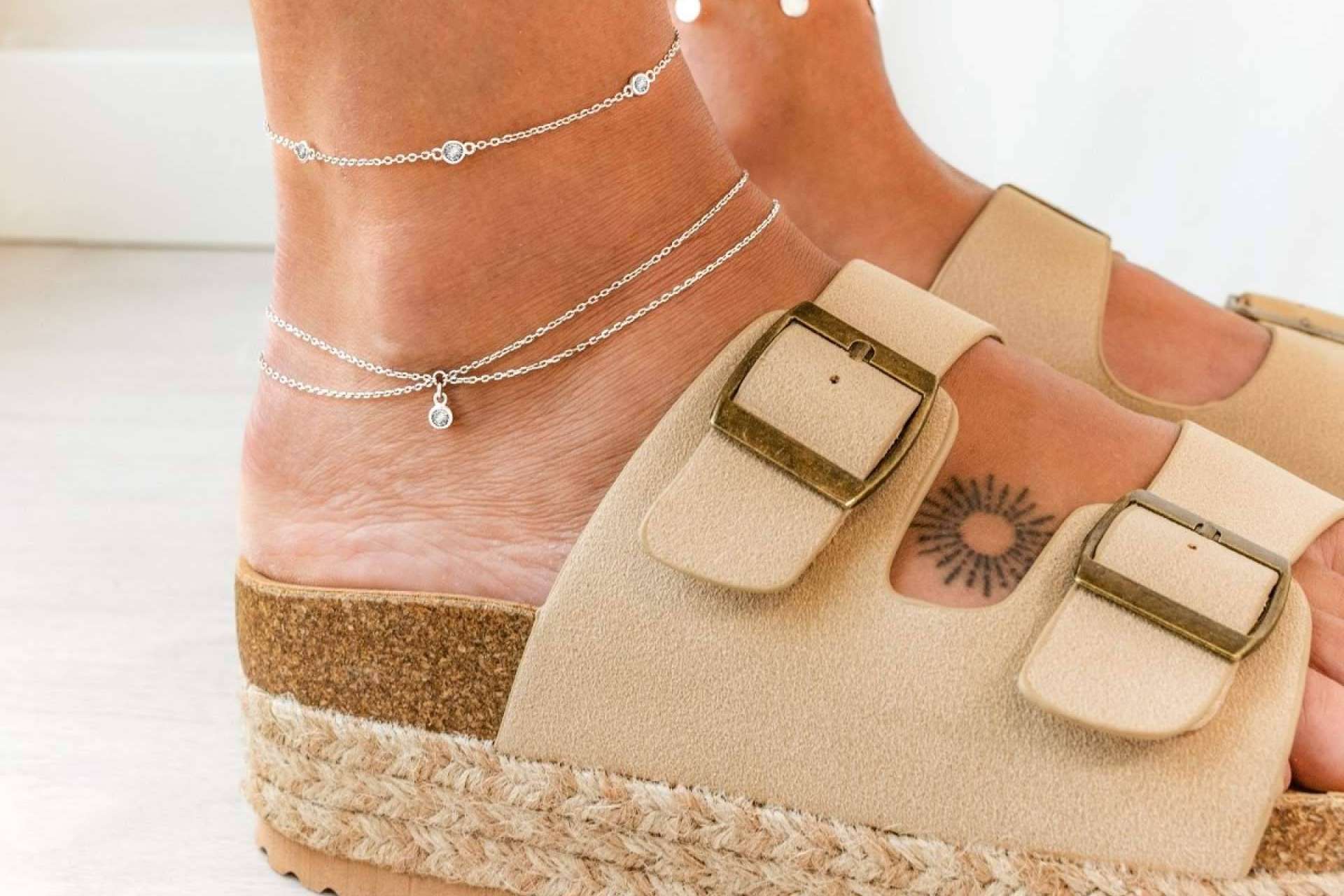 LePetiteMarie y su catálogo de tobilleras y colgantes de colores para el verano