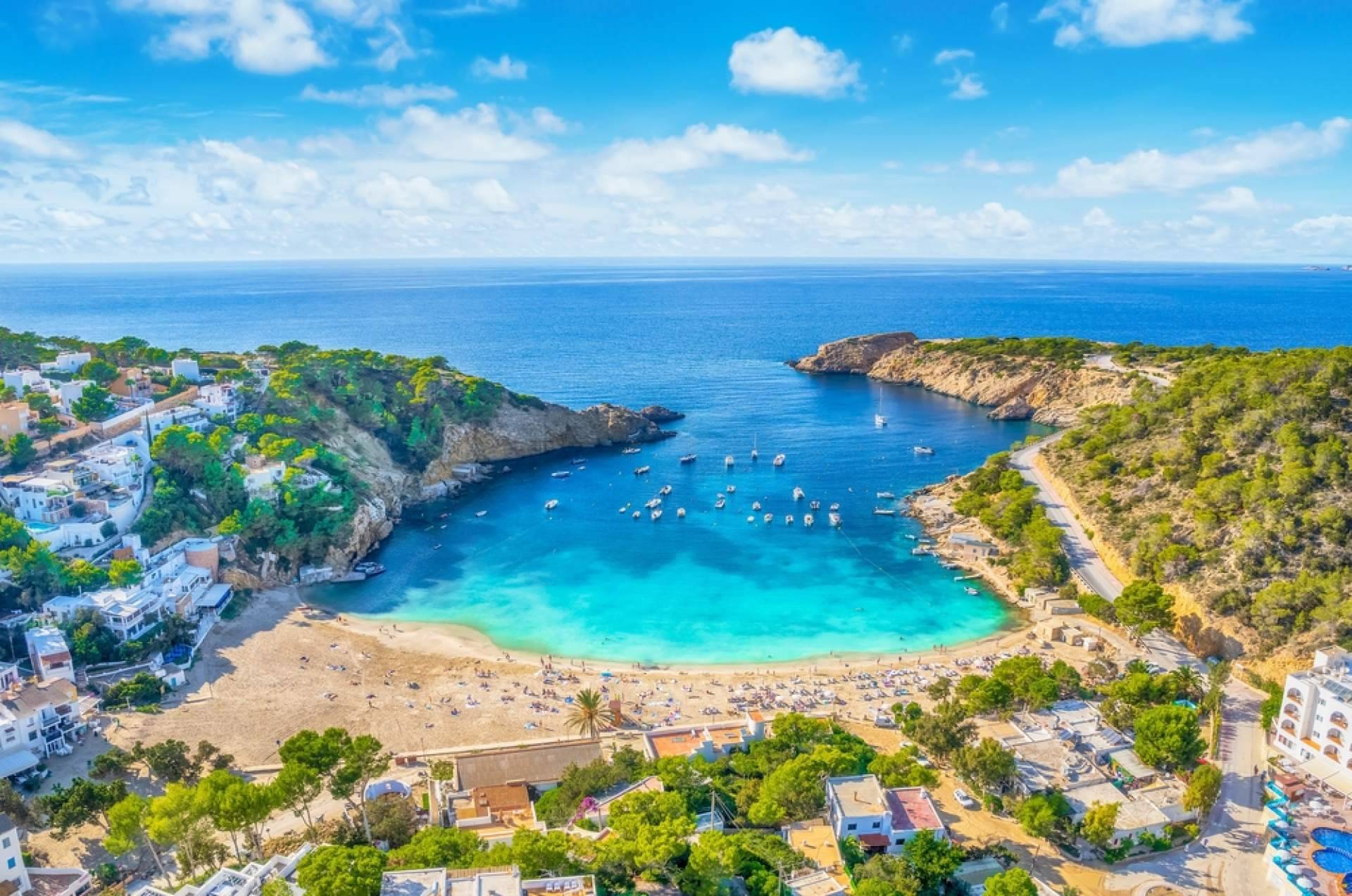 Disfrutar de paseos en barco por Ibiza de la mano de Float Your Boat