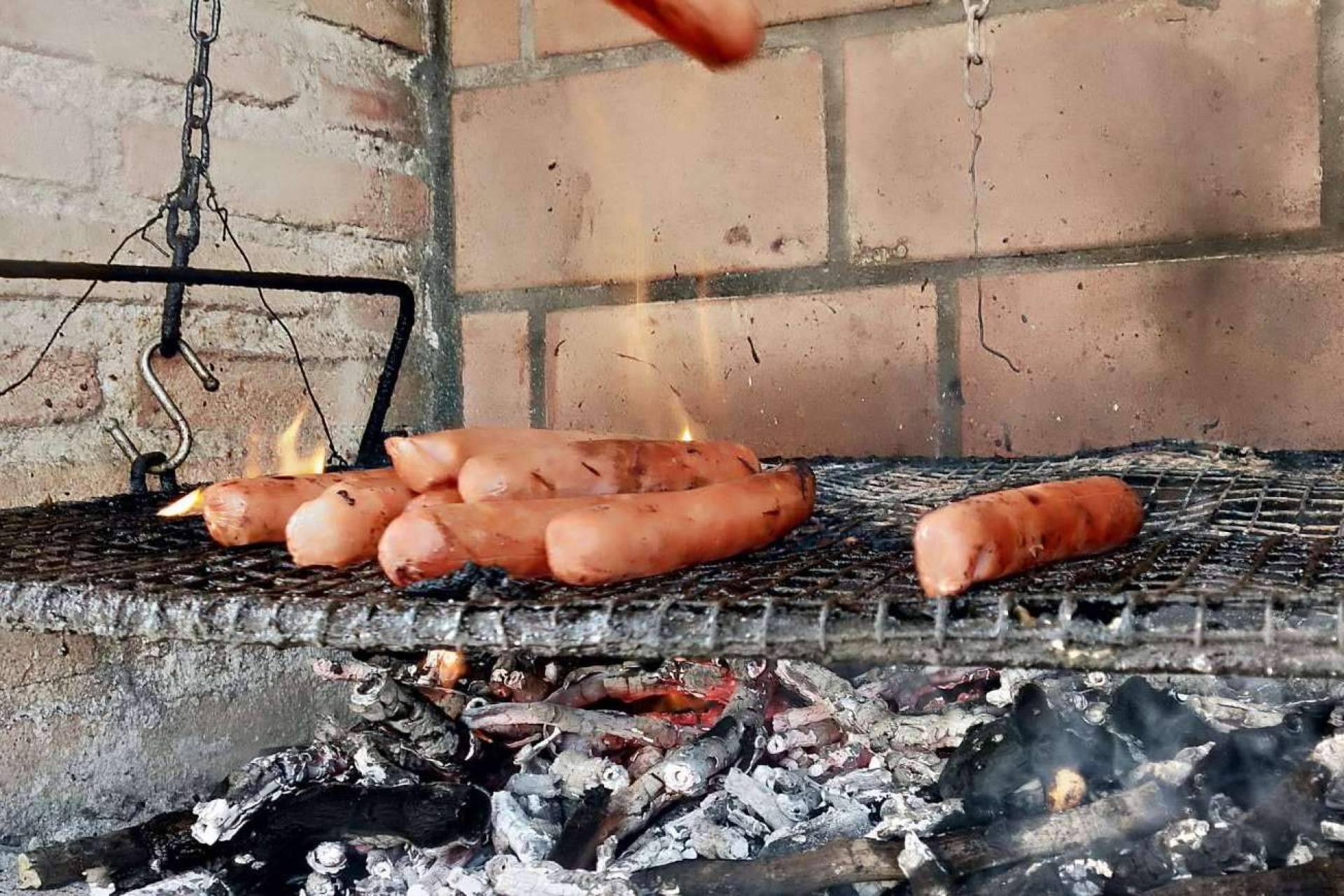 D'Carnilsa vende la salchicha ranchera colombiana en España y Europa