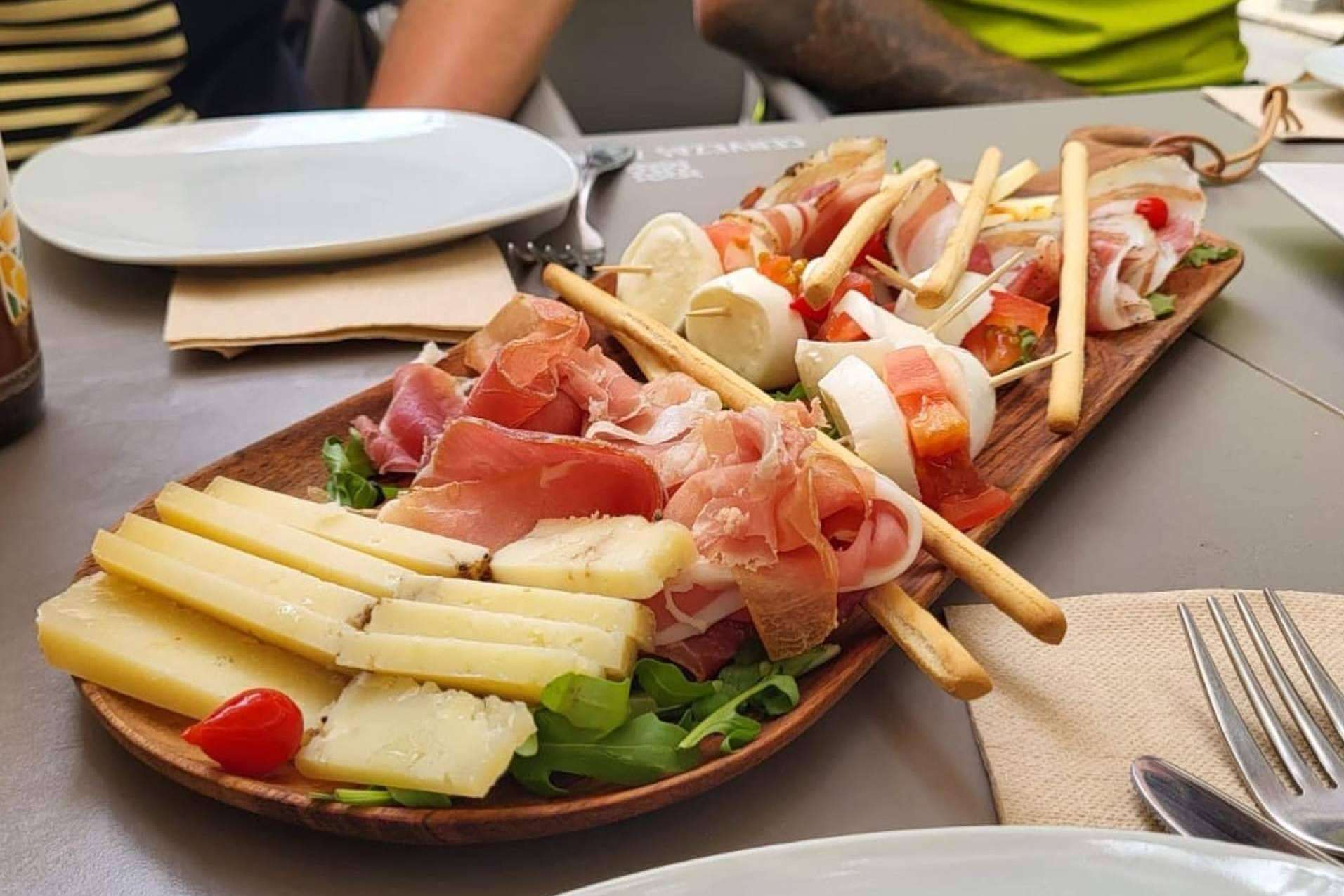 Disfrutar de un viaje culinario a través de los aperitivos italianos con Aperitalia