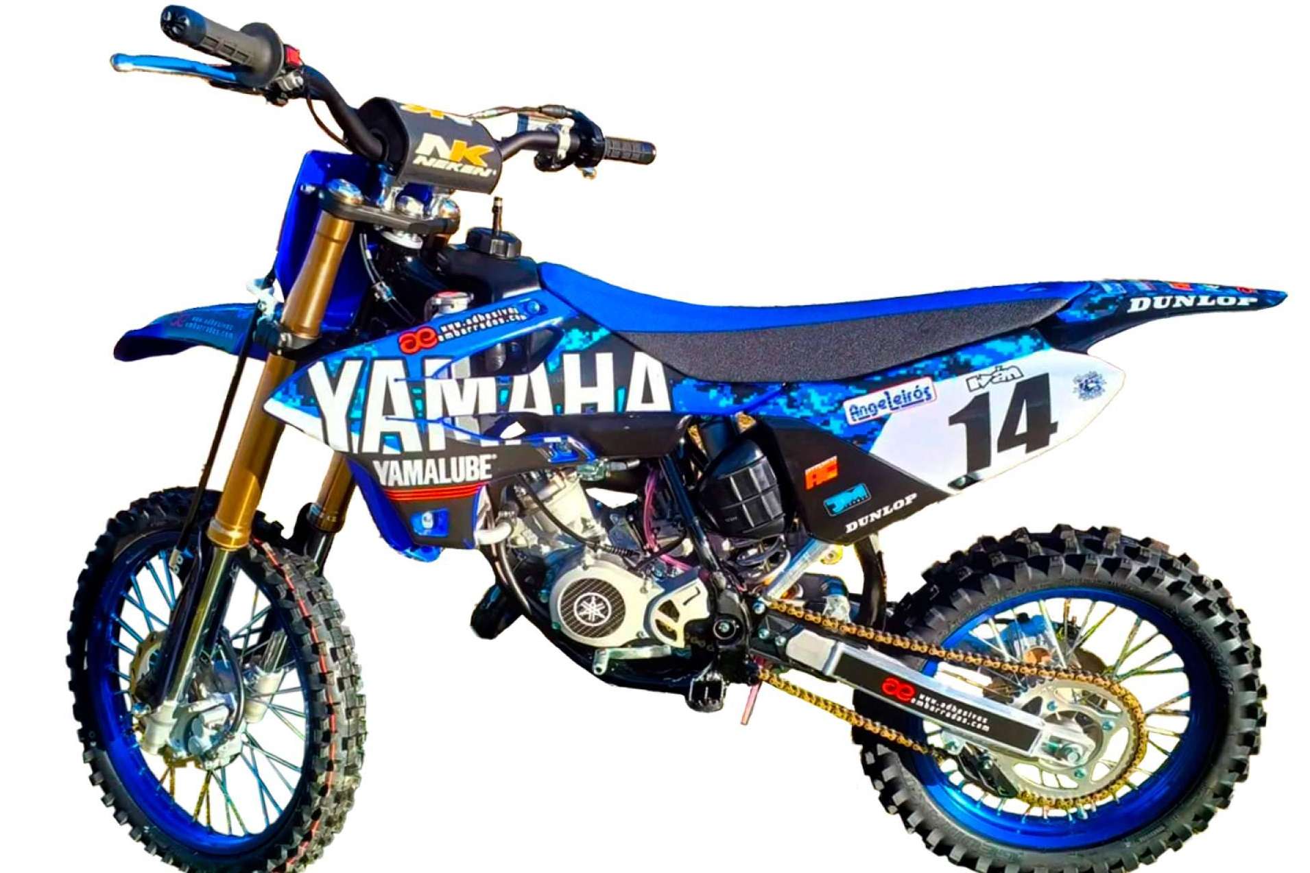 Plásticos y adhesivos de motocross para dar un nuevo aspecto a la moto