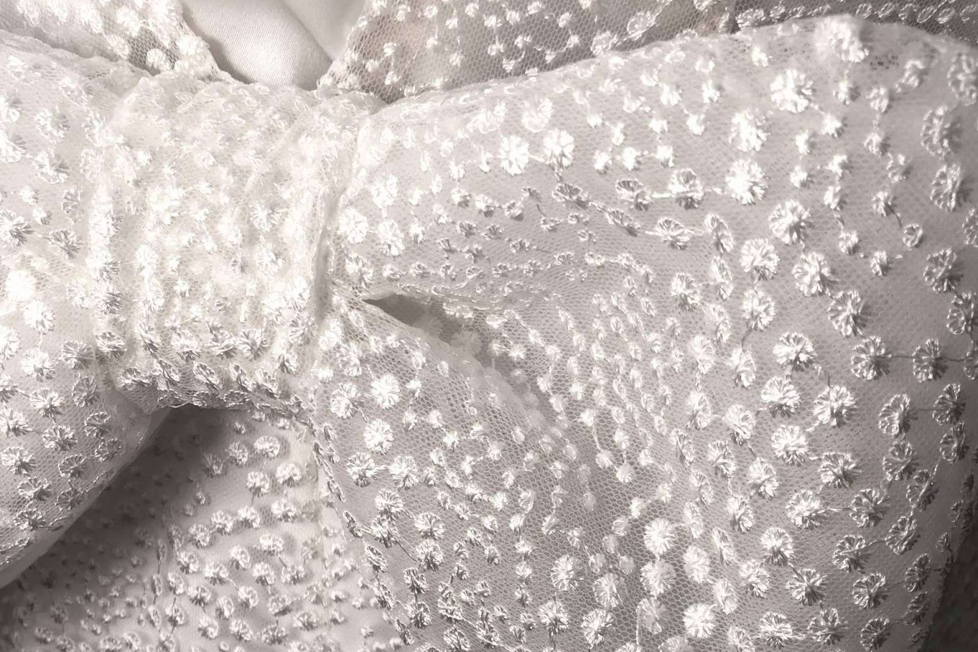 Vestidos de novias con flores, lazos y tejidos sostenibles son tendencia en 2024