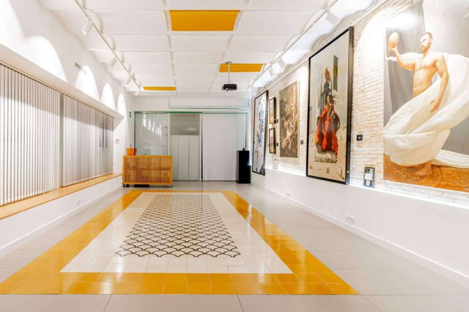 ¿Dónde encontrar una sala ideal para conferencias y ruedas de prensa en el corazón de Madrid?