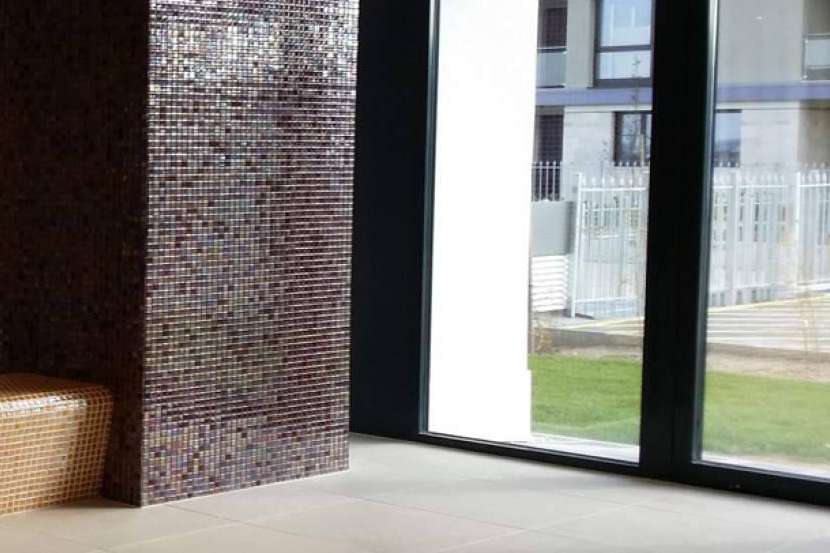 ¿Por qué instalar suelos imitación madera en interiores y exteriores?, por Mundo Cerámicas