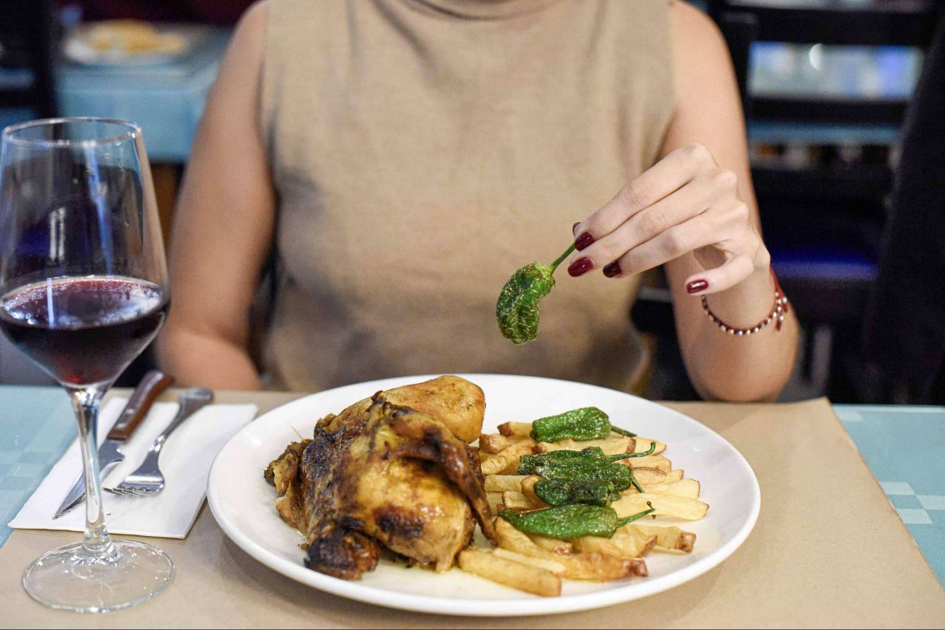 Pasa Tapas deja atrás la temporada de calçots con una carta de comidas a la brasa