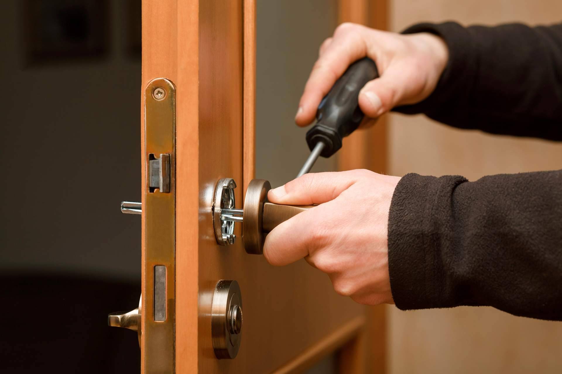 Soluciones González ofrece un eficaz servicio de cerrajería de urgencias con cerrajeros en Villajoyosa y Benidorm