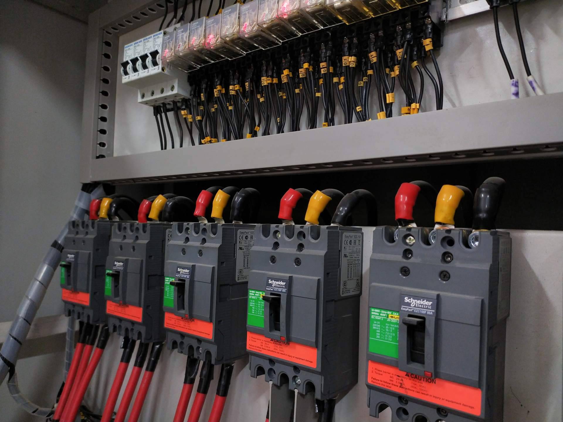 Cadenza Electric refuerza su oferta de material eléctrico Schneider Electric