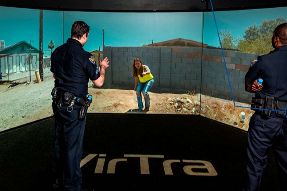 VirTra; Simuladores de entrenamiento realista para situaciones críticas