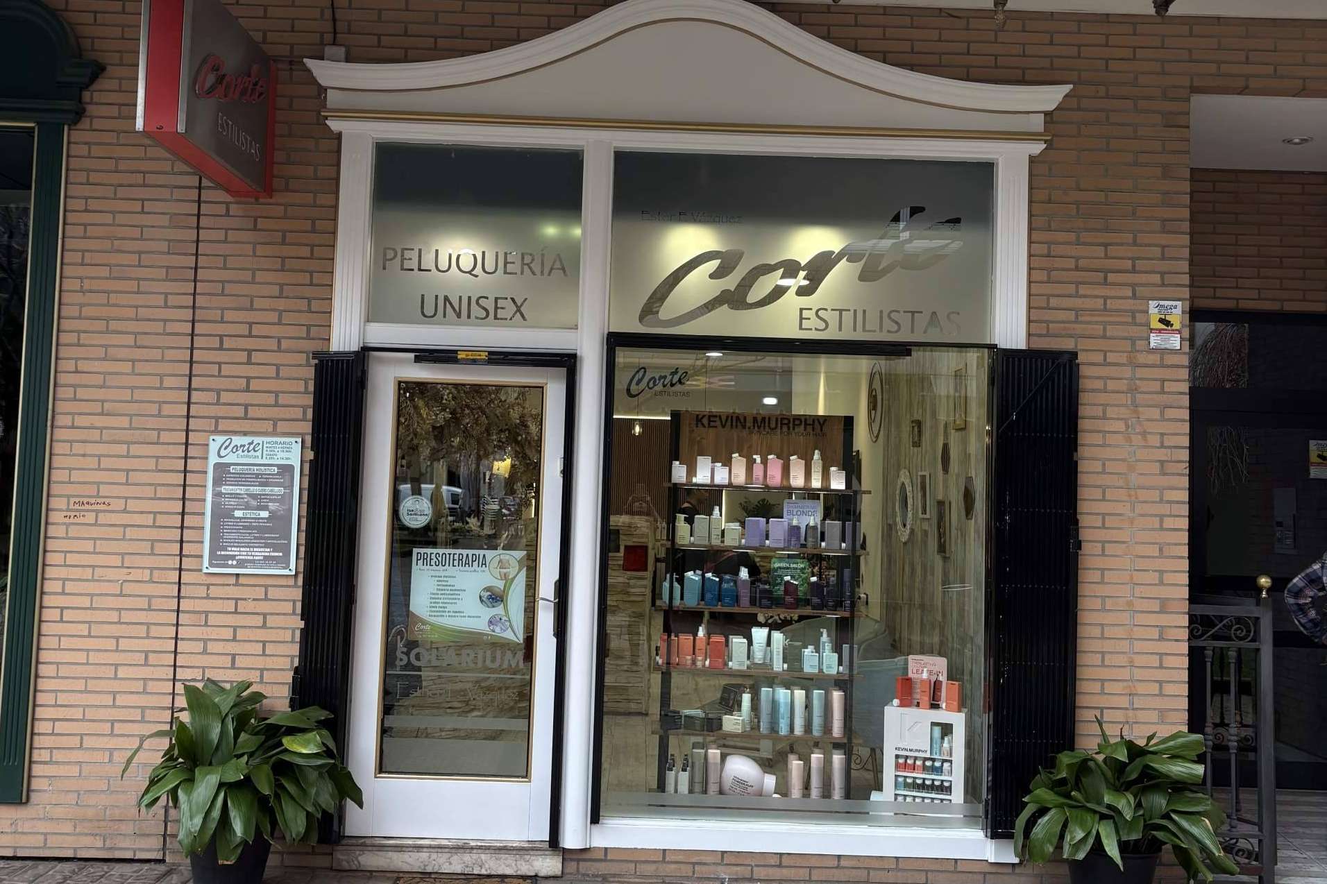 Corte Estilistas apuesta por el bienestar integral a través de rituales energéticos y estética consciente