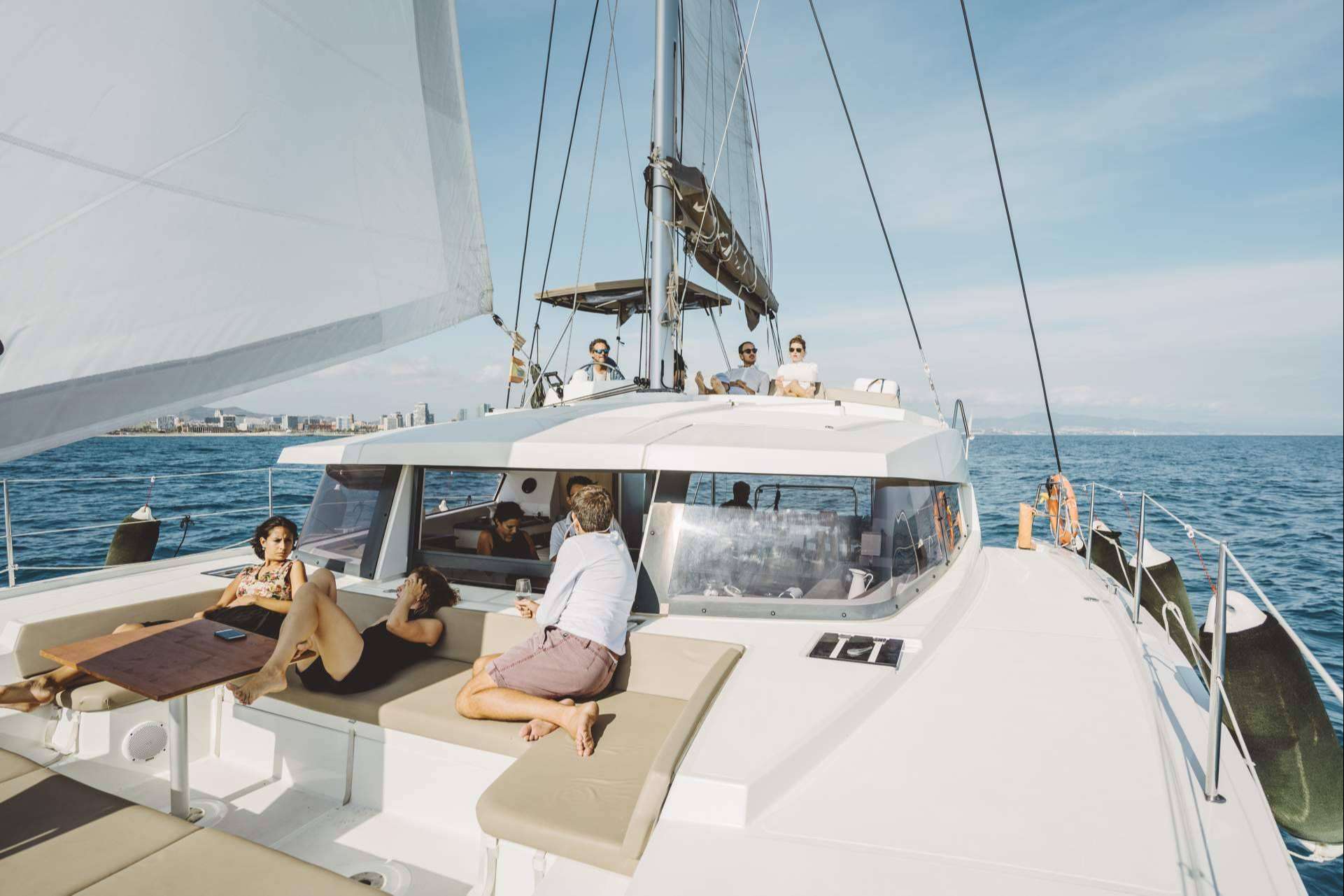 Experiencias en barco en Barcelona, Sondevela destaca desde la Marina Port Vell con servicio premium
