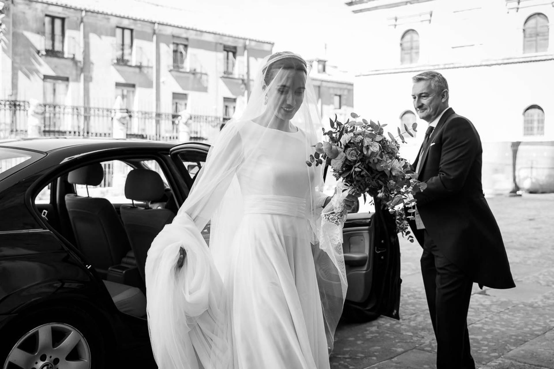 Novias de Mallorca; llega la oportunidad de crear el vestido de novia con Valérie Moreau