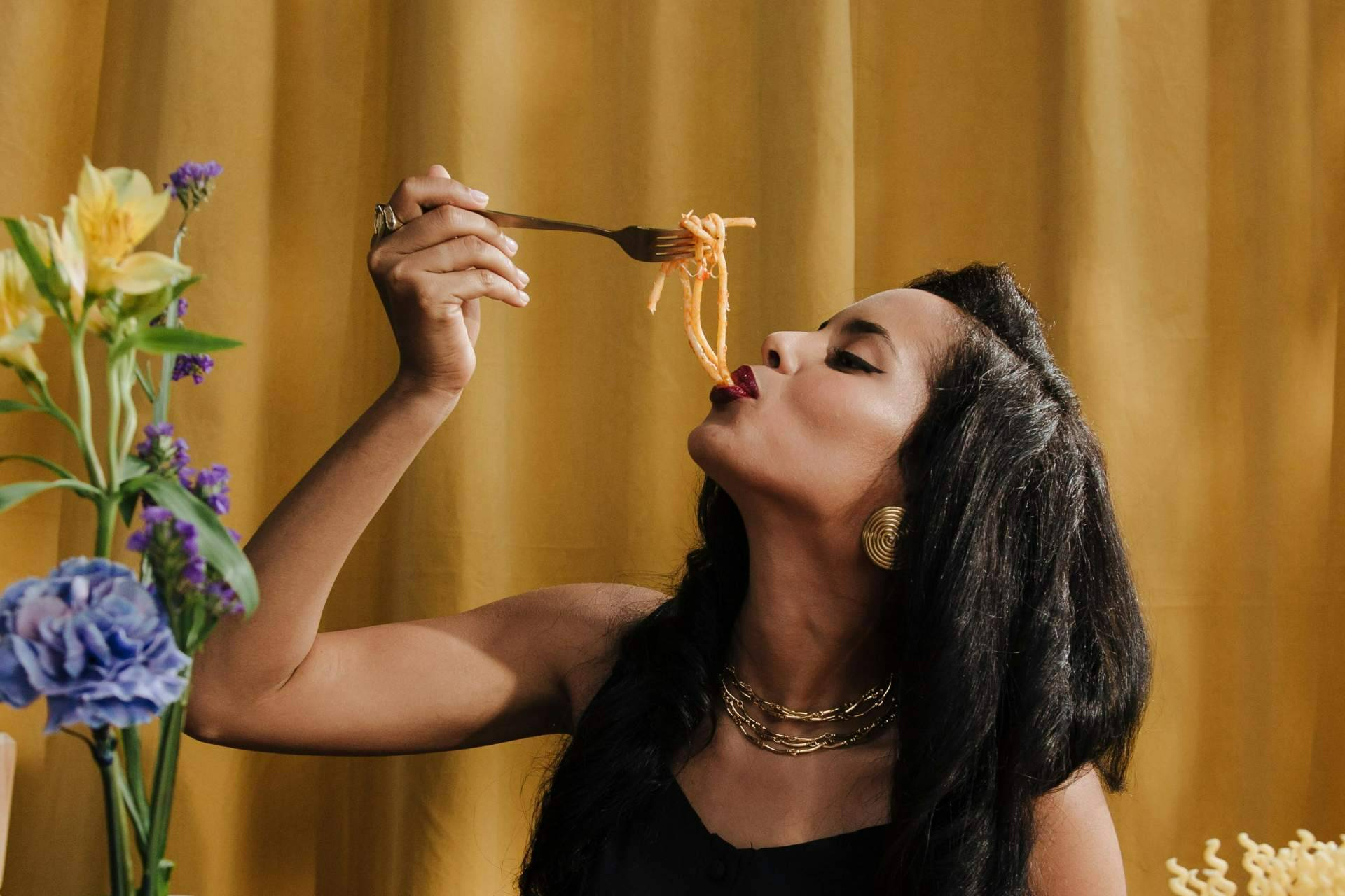 Por qué en primavera aumenta la ansiedad por comer (No es falta de control)