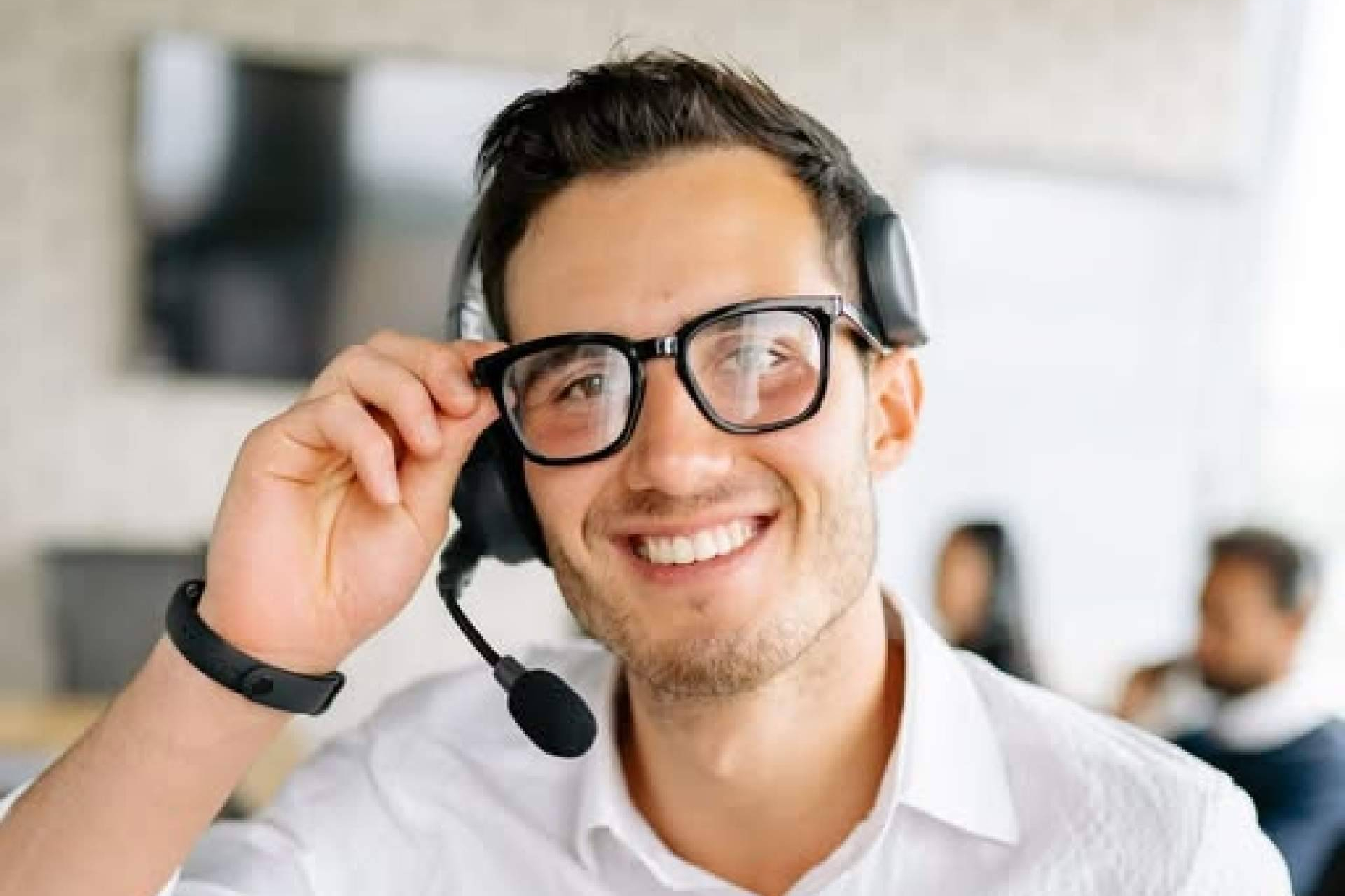 El asistente virtual para empresas gana espacio en la atención telefónica 24 horas con SVAE