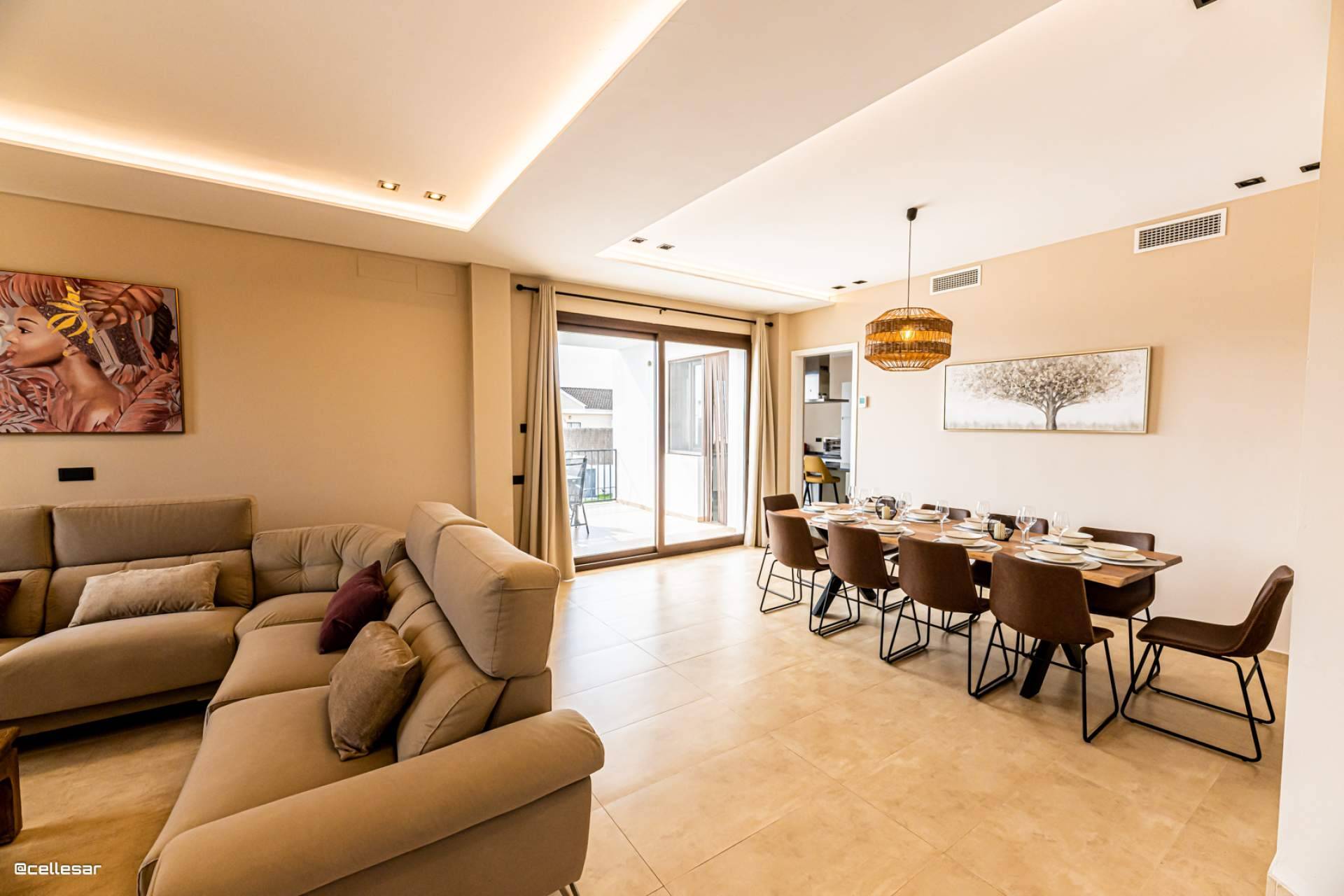 Villa en alquiler en Sevilla con piscina, cine privado y espacios para grupos numerosos